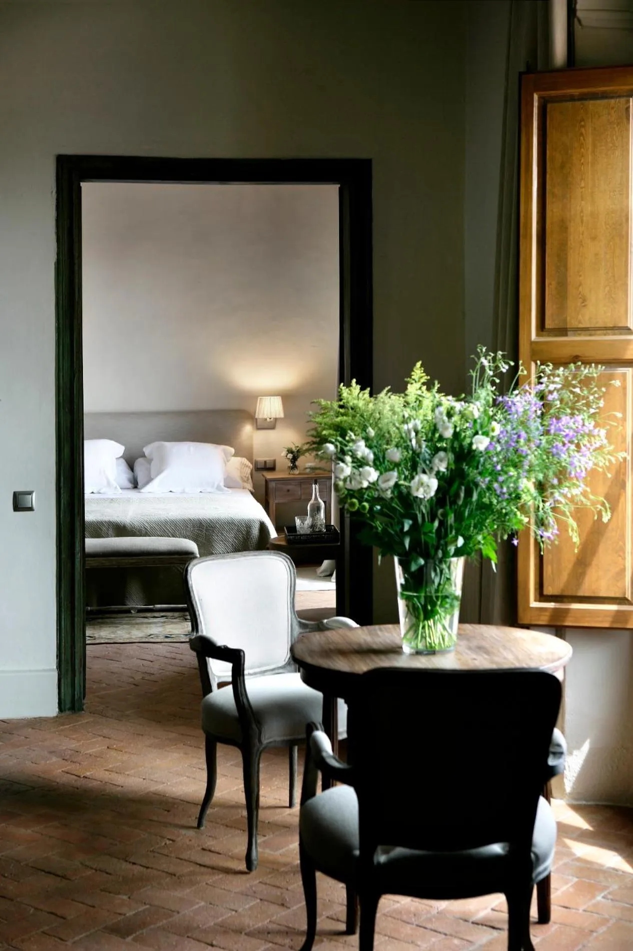 Photo of the whole room, Bed in Can Mora de Dalt