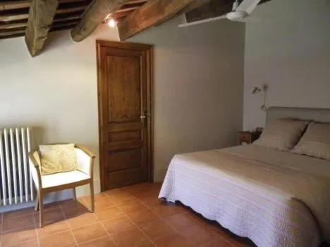 Photo of the whole room, Bed in Can Mora de Dalt