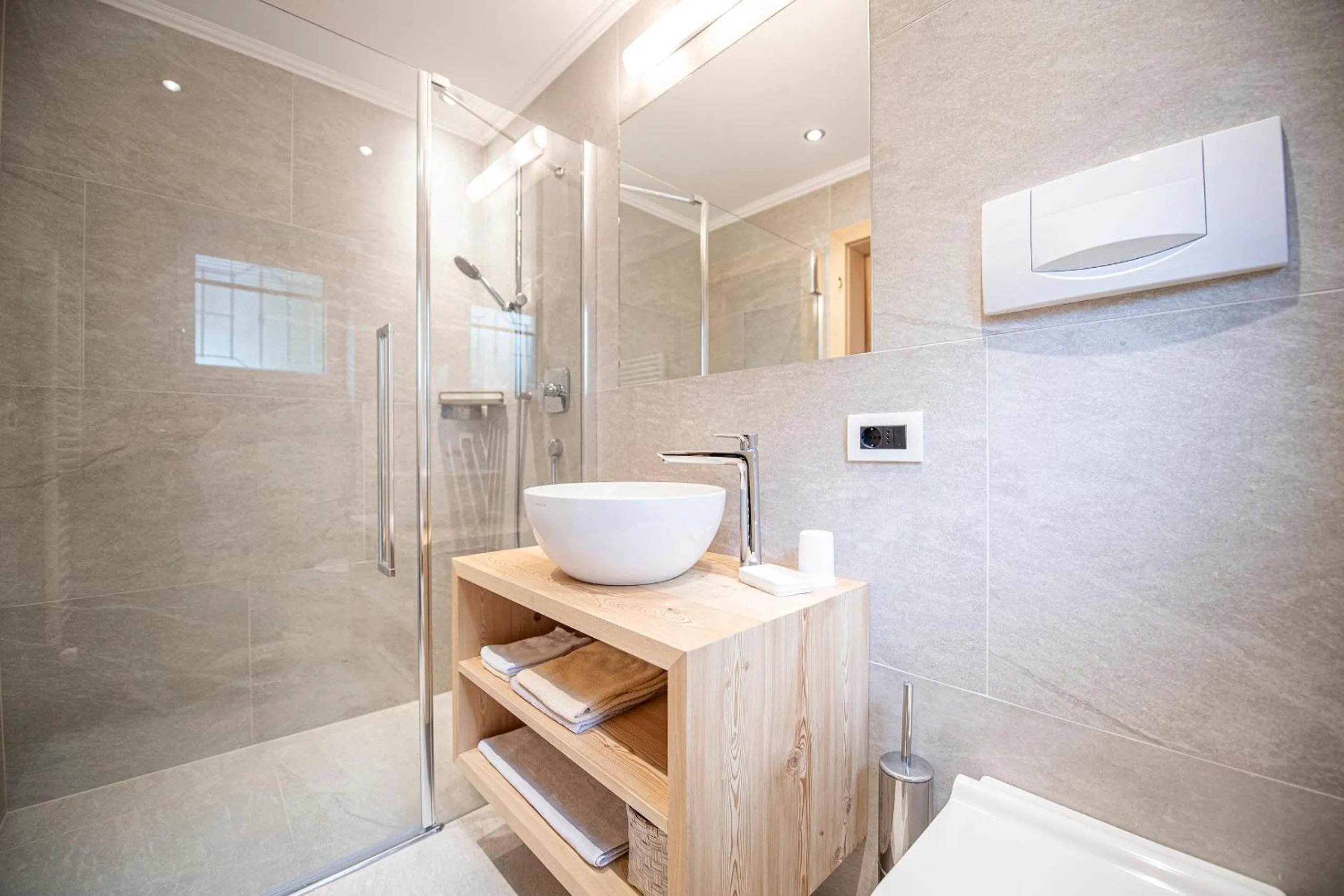 Shower in Appartamenti Olympic