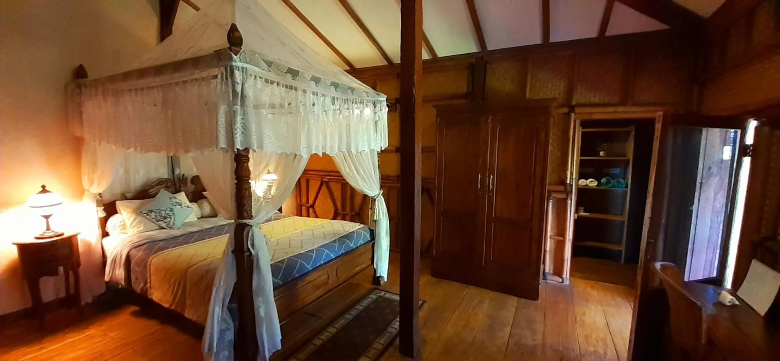 Bed in Villa Sumbing Indah