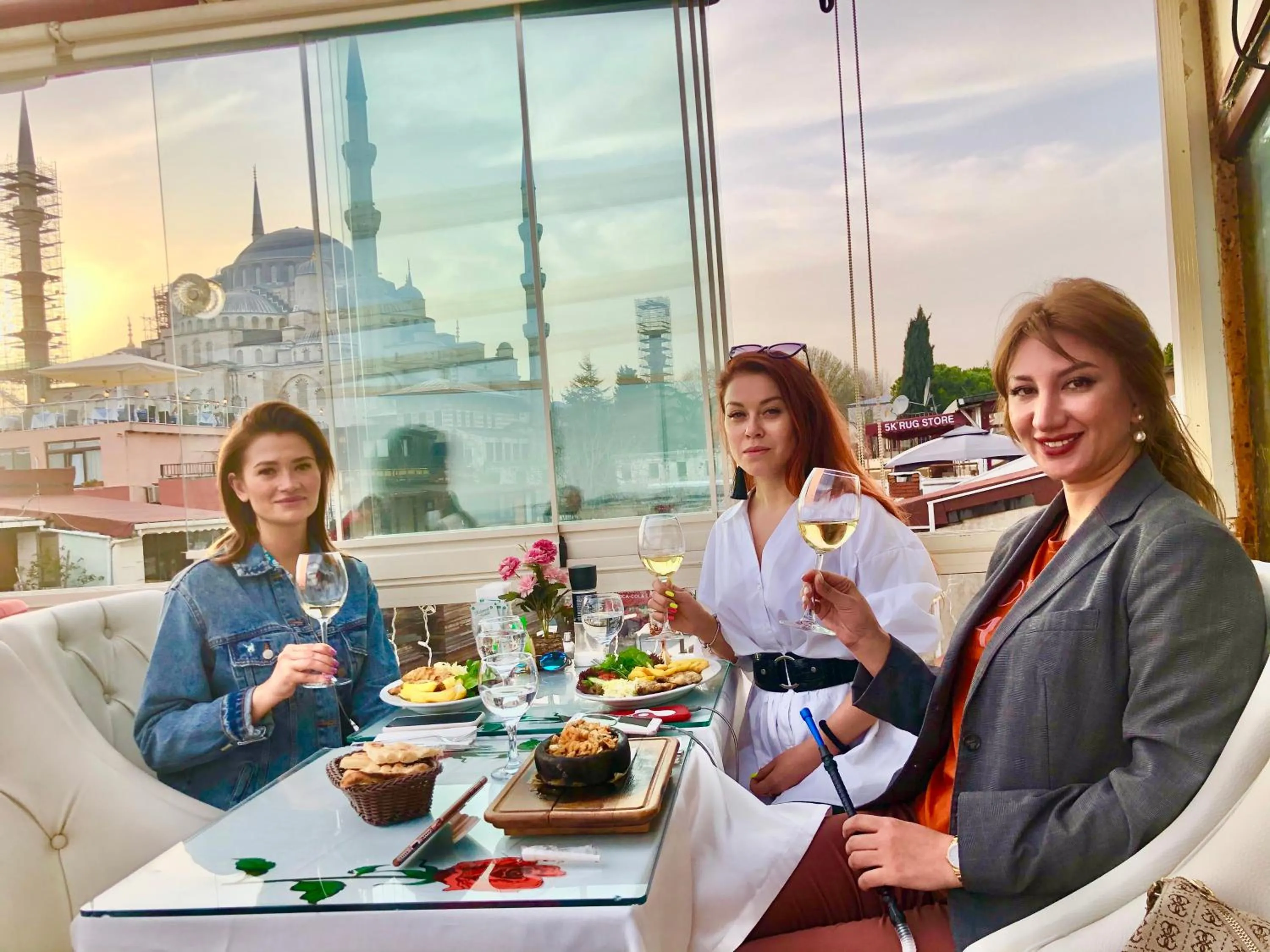 Restaurant/places to eat in Charm Hotel