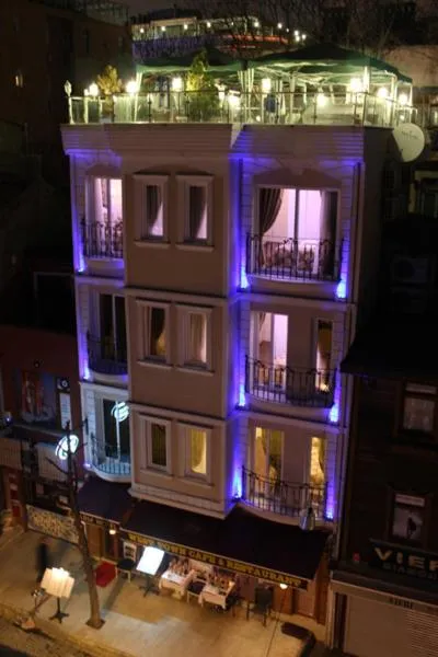 Facade/entrance in Charm Hotel