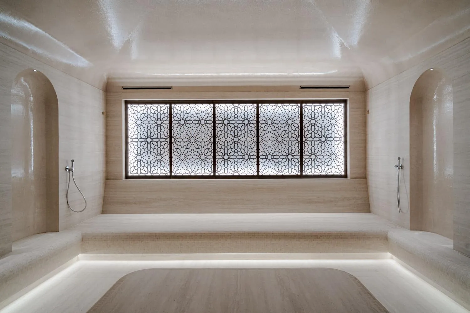 Bed in Grand Hotel des Bains