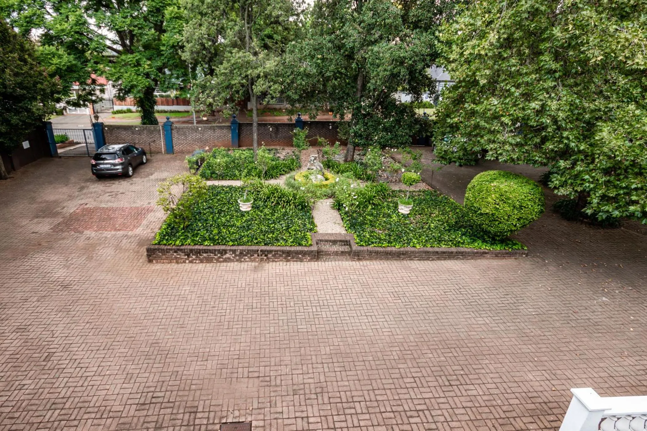 Garden in 5th Avenue Gooseberry Guest House