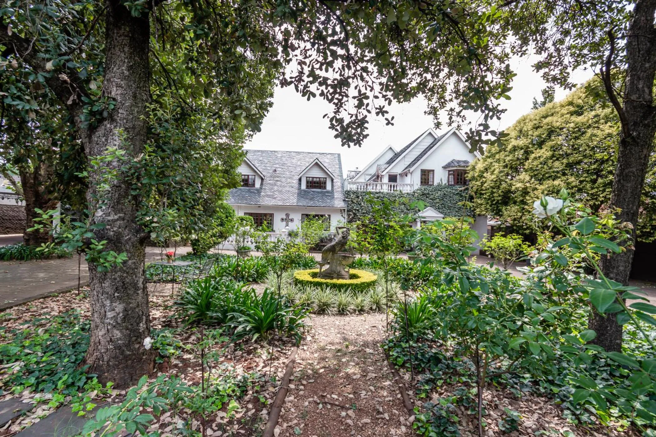 Property building in 5th Avenue Gooseberry Guest House