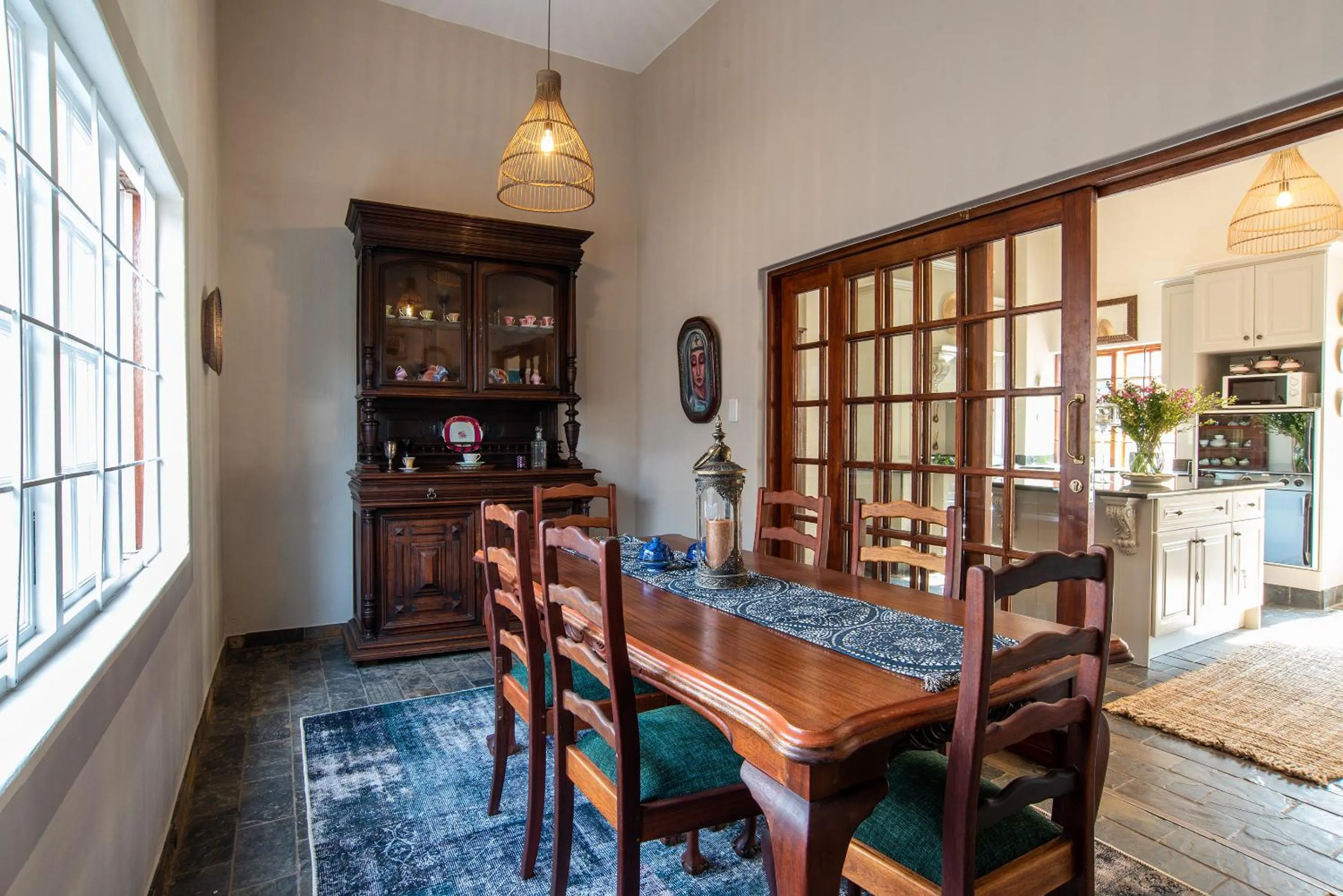 Dining area in 5th Avenue Gooseberry Guest House
