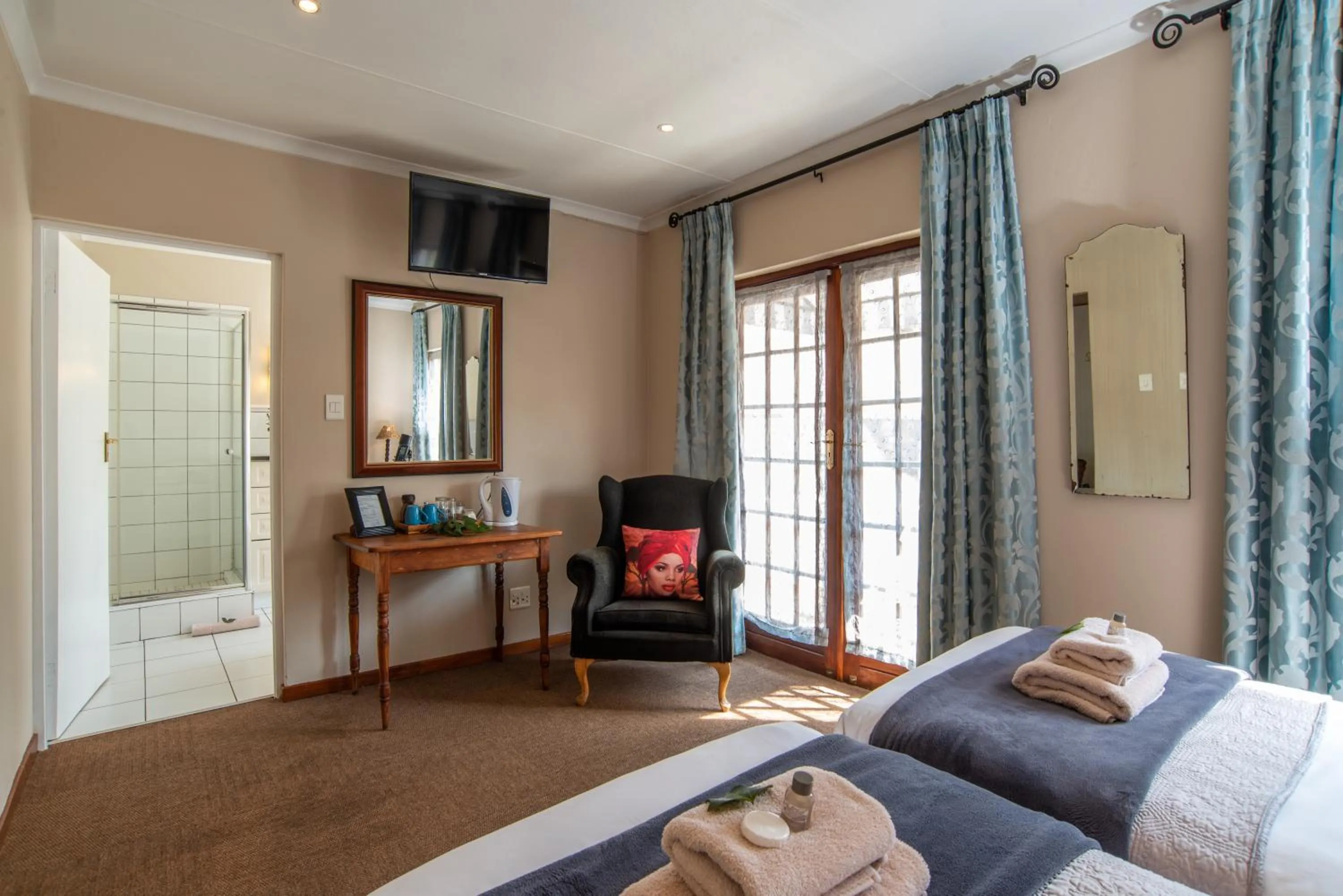 Bedroom, Bed in 5th Avenue Gooseberry Guest House