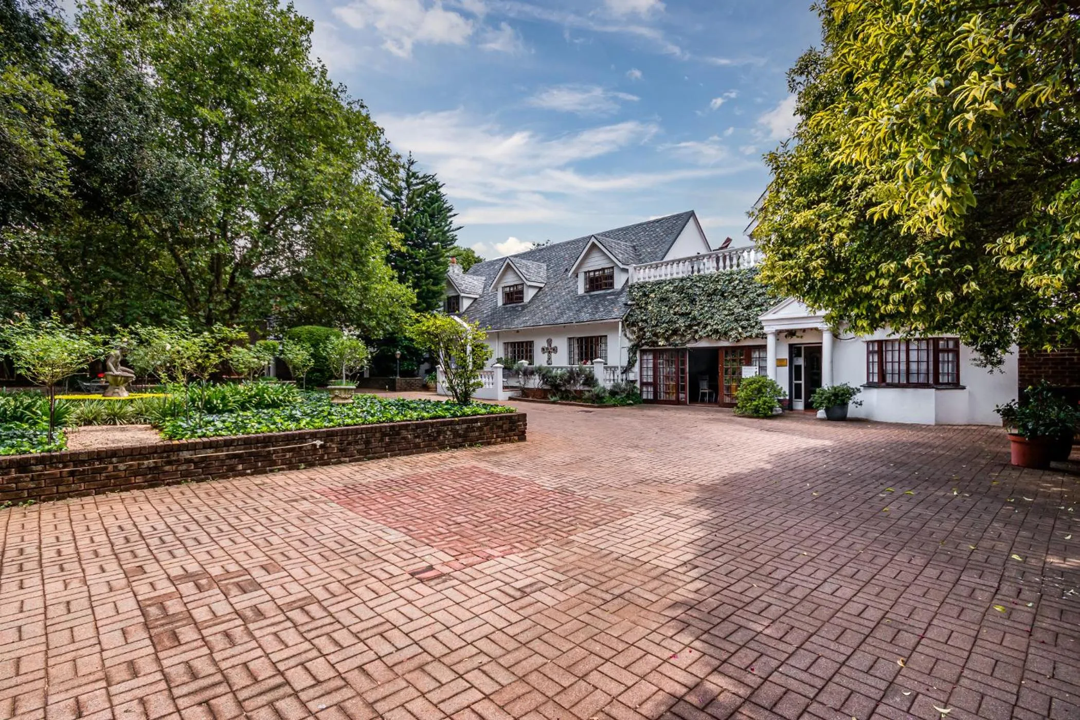 Property building in 5th Avenue Gooseberry Guest House