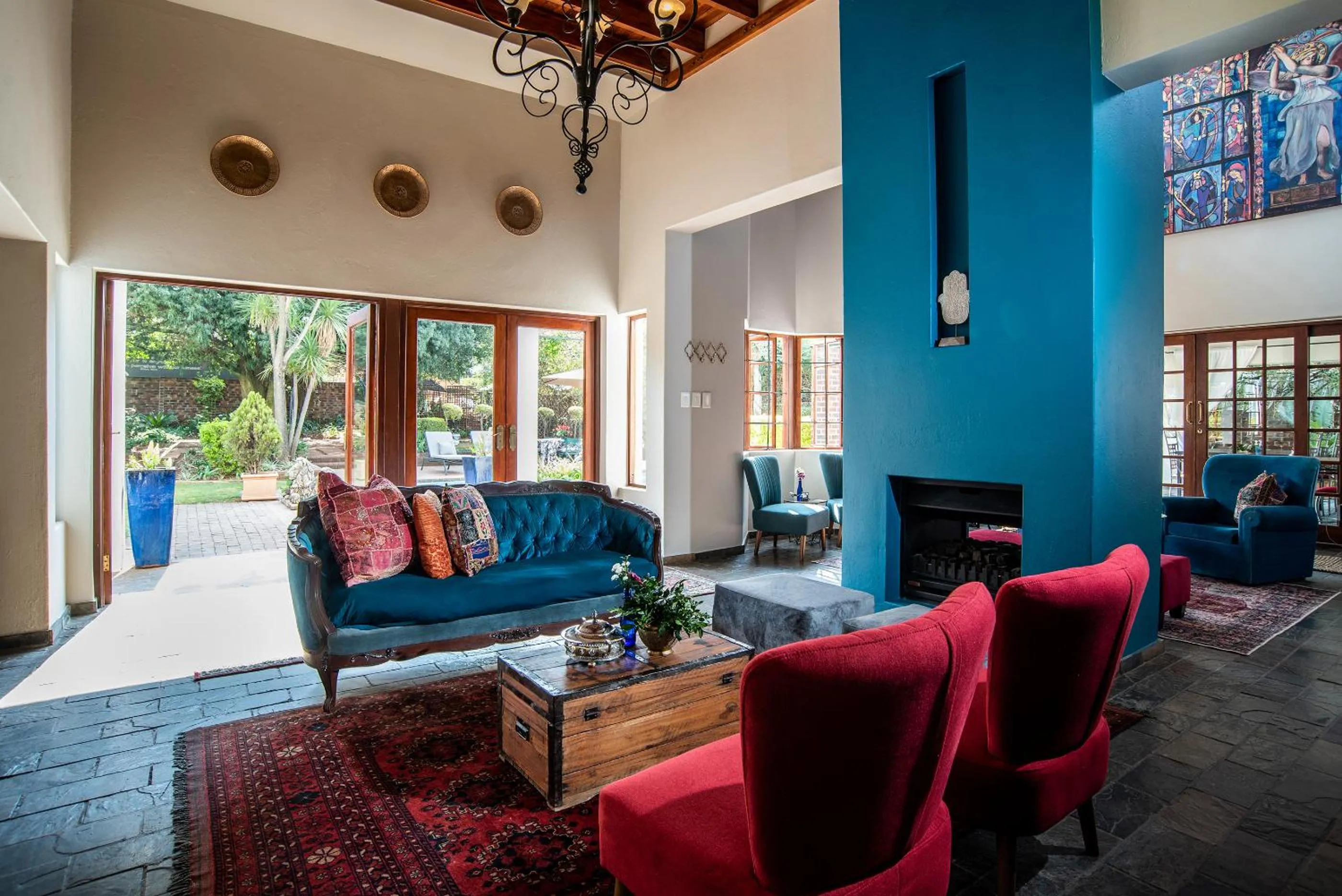 Living room in 5th Avenue Gooseberry Guest House