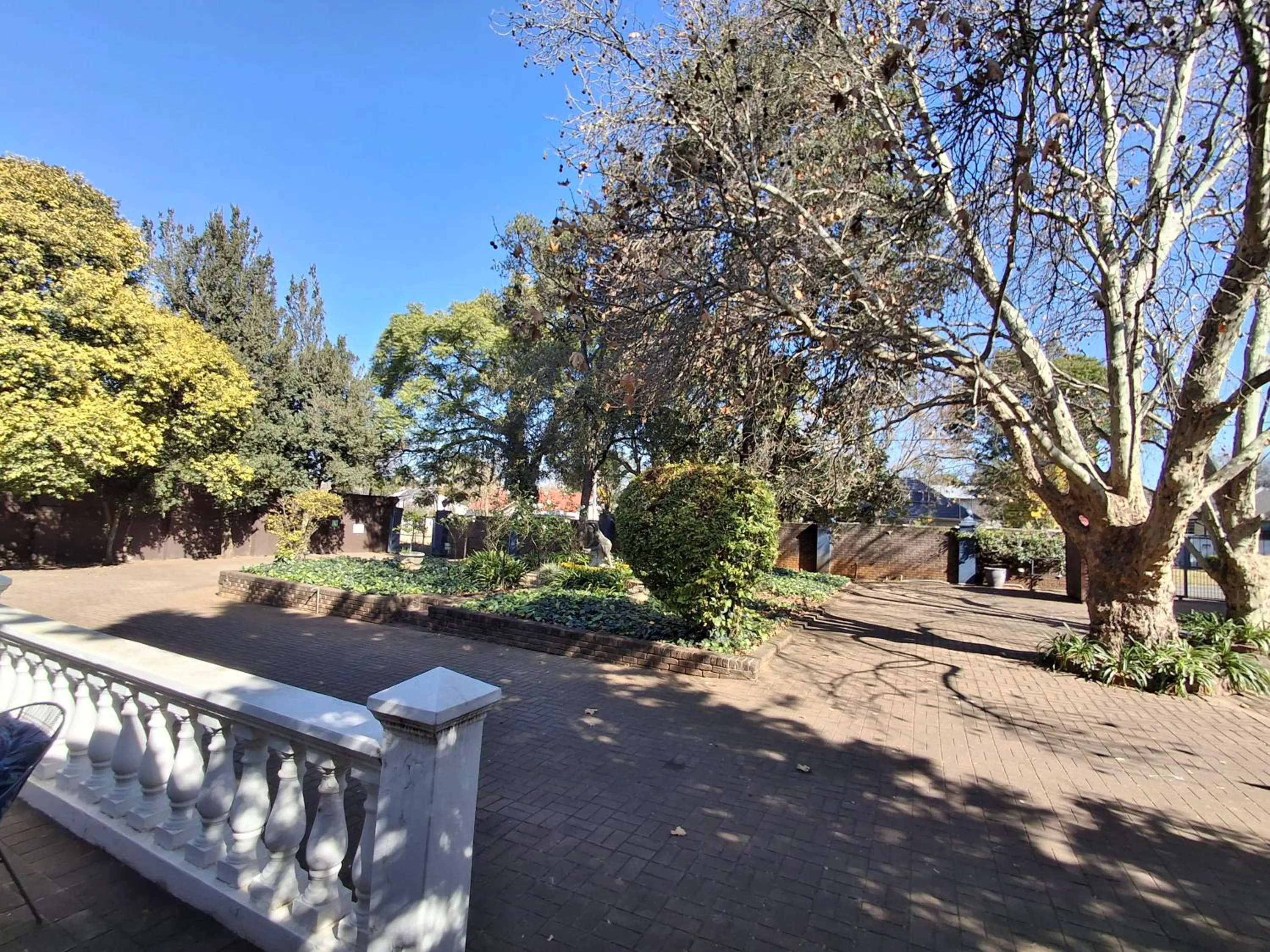 Parking in 5th Avenue Gooseberry Guest House