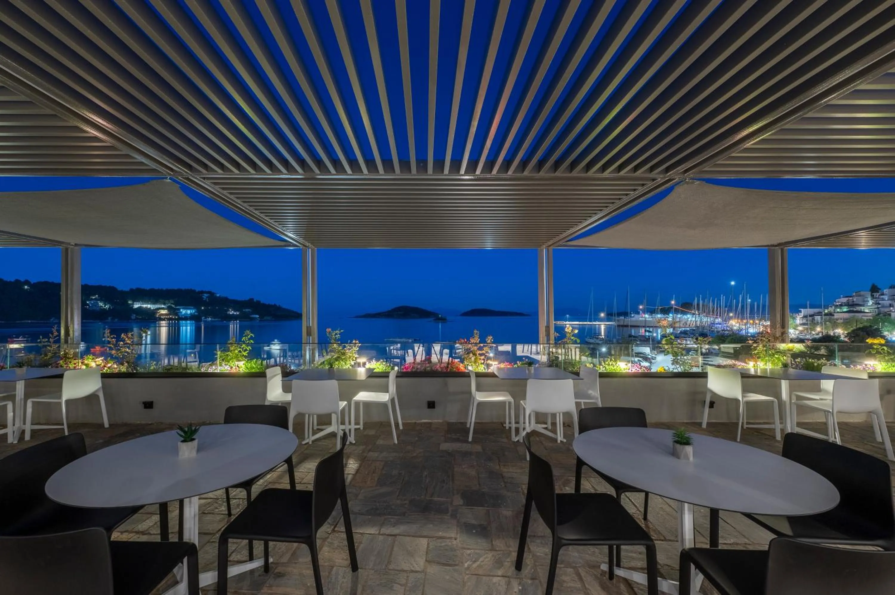 Lounge or bar in Alkyon