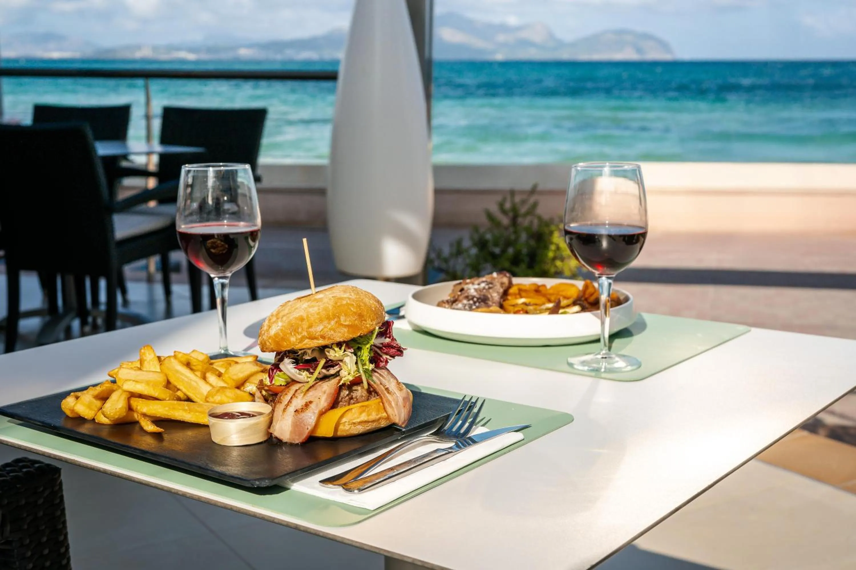 Restaurant/places to eat in Hotel THB Gran Bahía