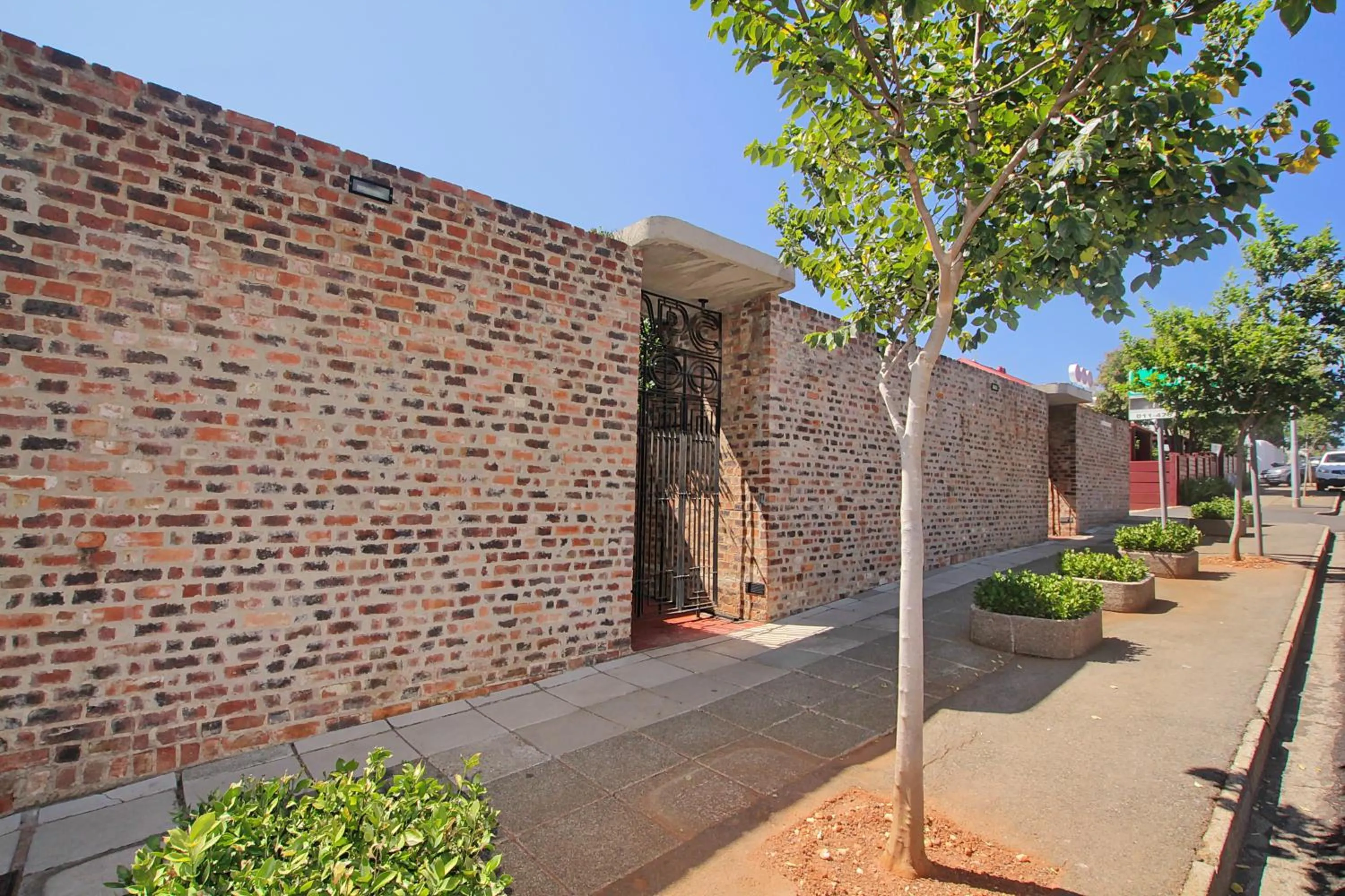 Property building in Motel Mi Pi Chi