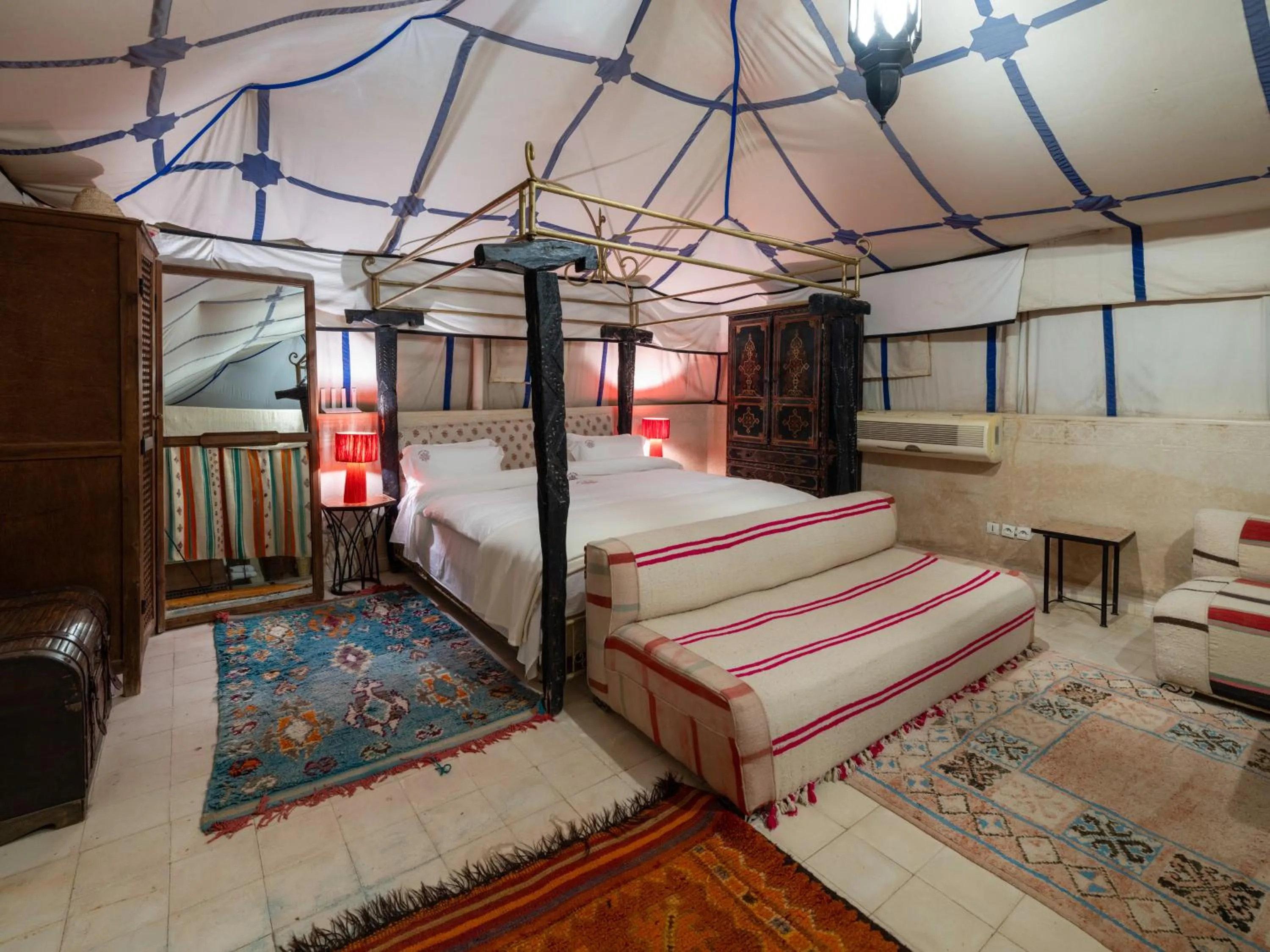 Bed in Kasbah Agafay Hotel & Spa
