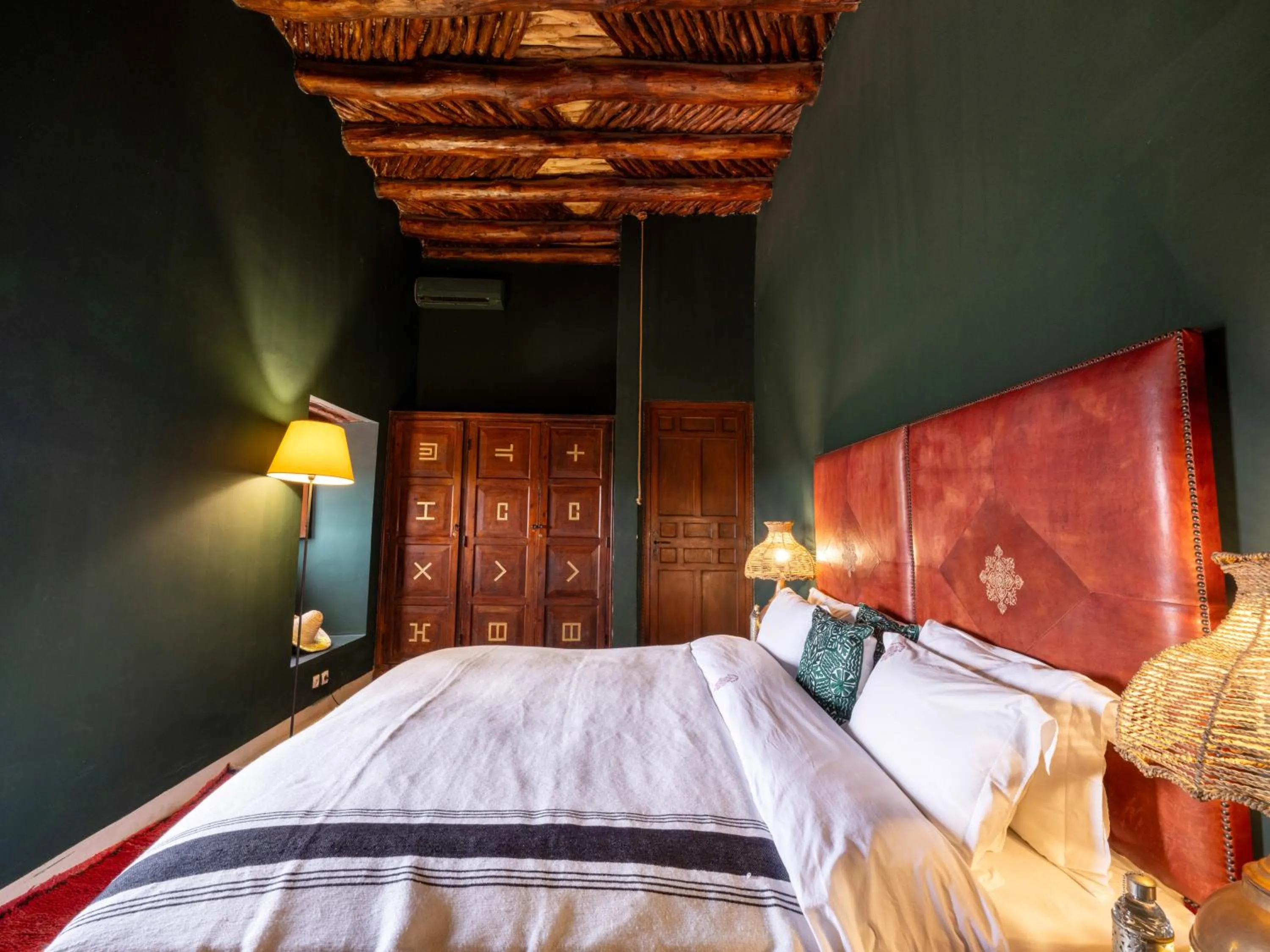 Bed in Kasbah Agafay Hotel & Spa