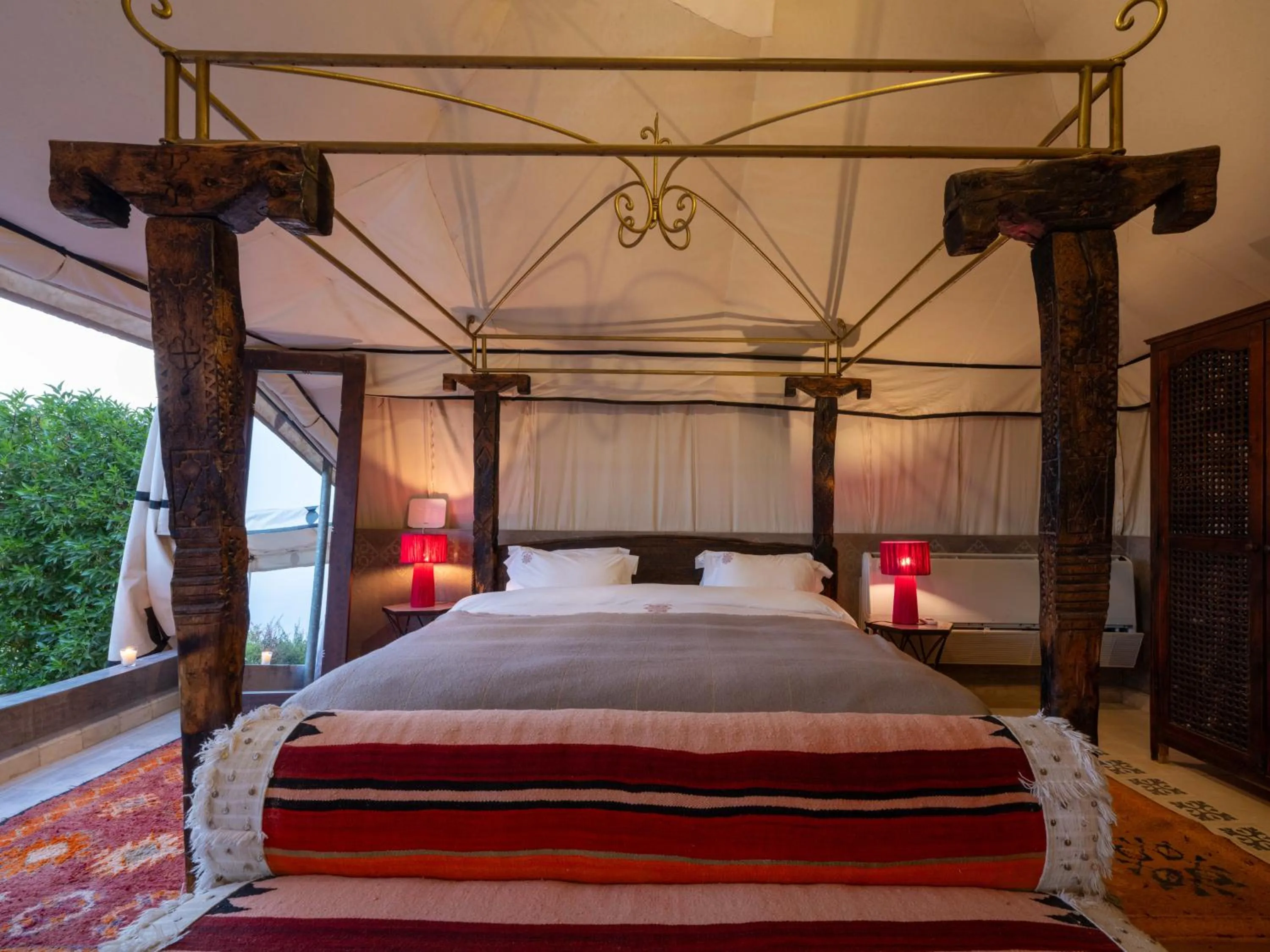 Bed in Kasbah Agafay Hotel & Spa