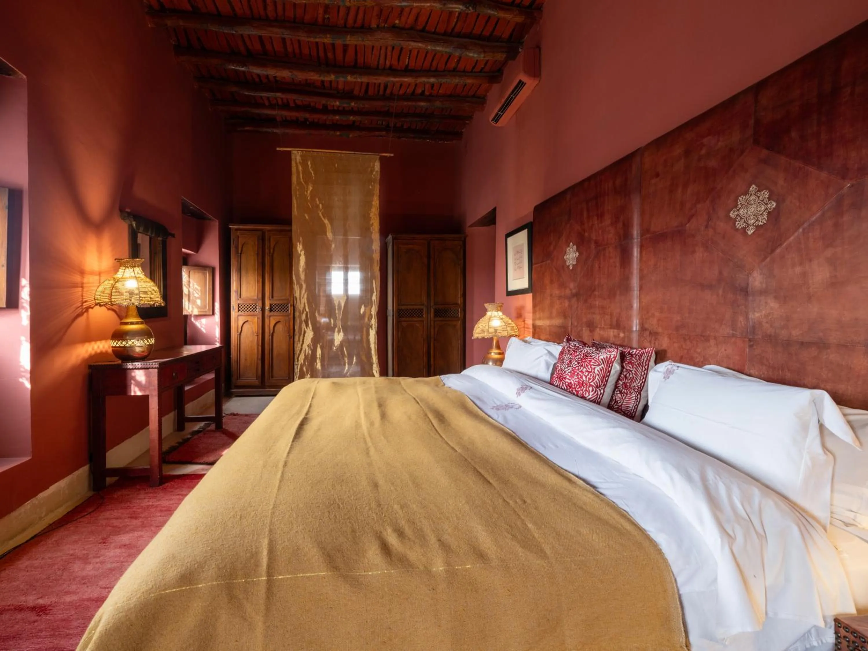 Bed in Kasbah Agafay Hotel & Spa