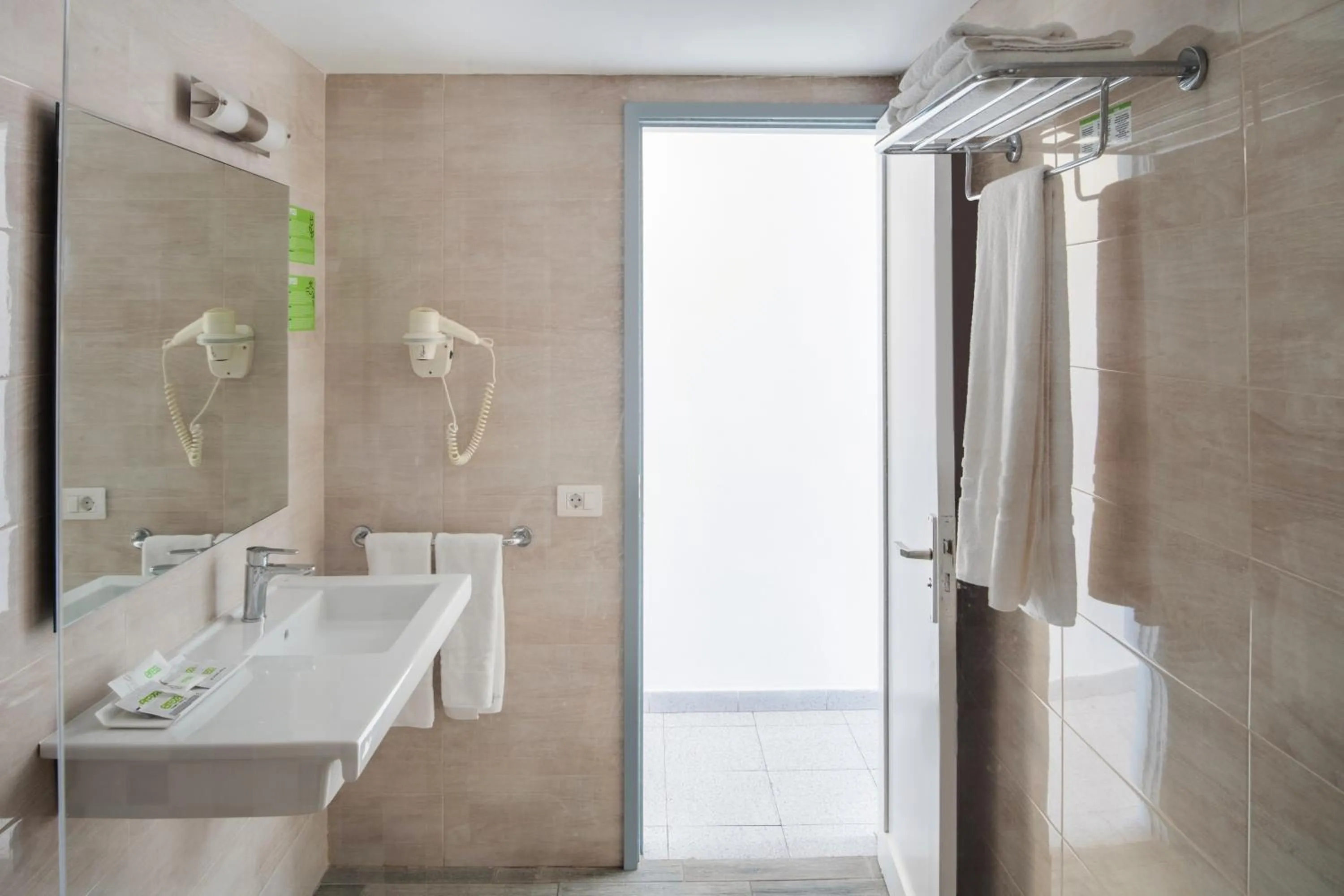 Bathroom in Ereza Apartamentos Los Hibiscos - Adults Only