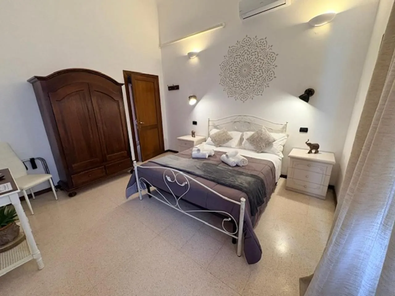 Bedroom, Bed in DIMORA di ACANTO