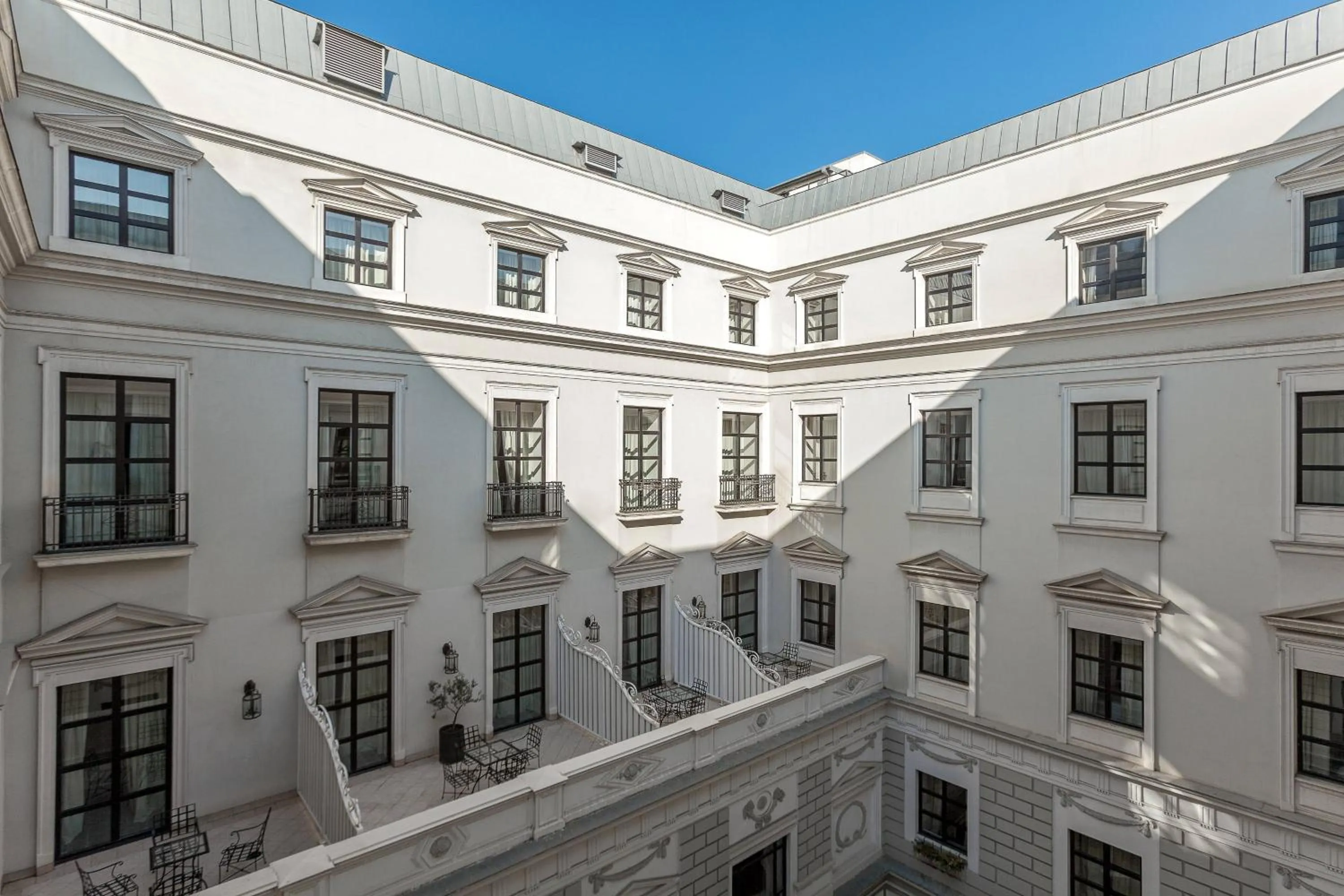 Photo of the whole room in Tbilisi Marriott Hotel