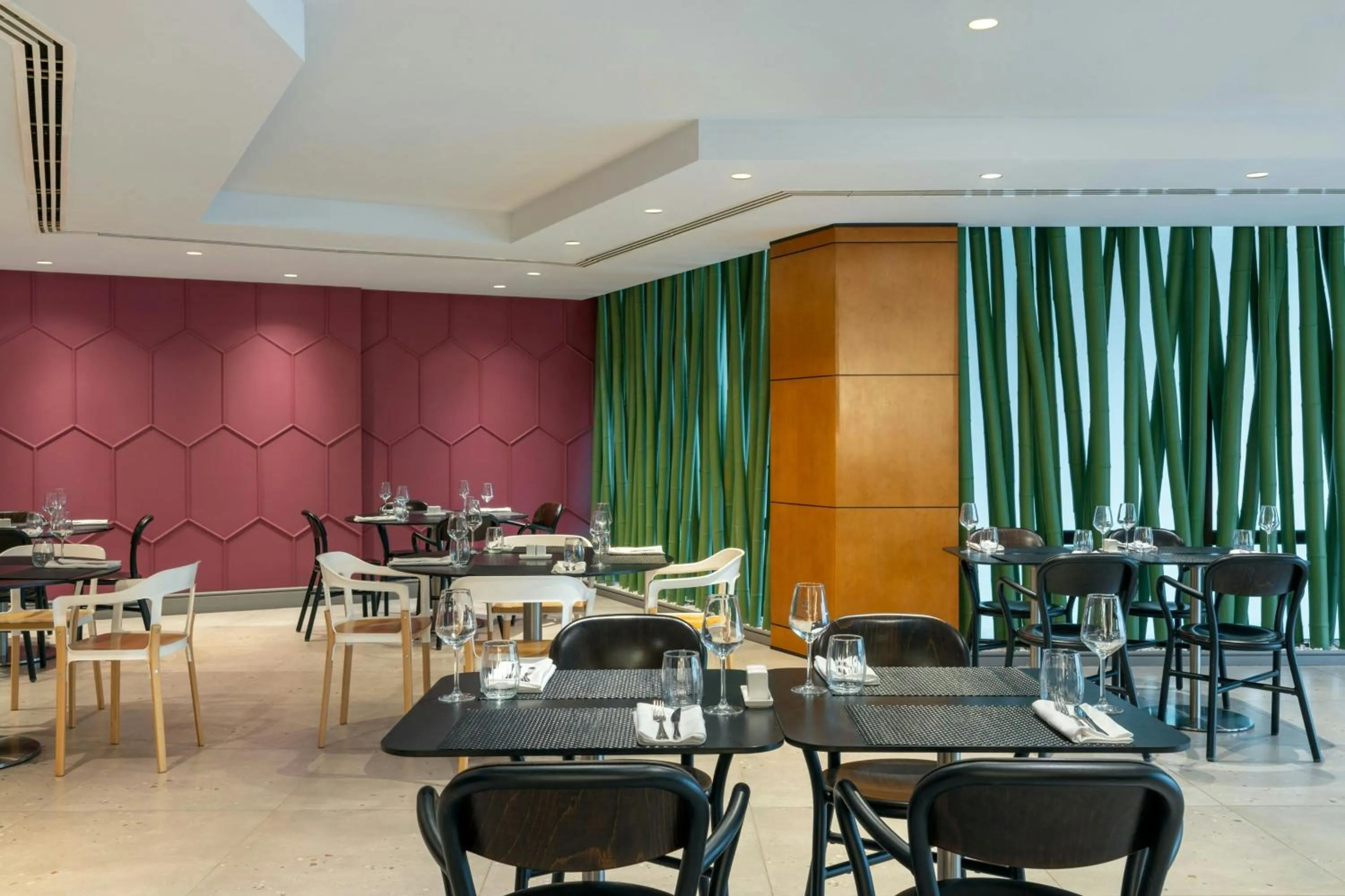 Restaurant/places to eat in Courtyard by Marriott Tbilisi