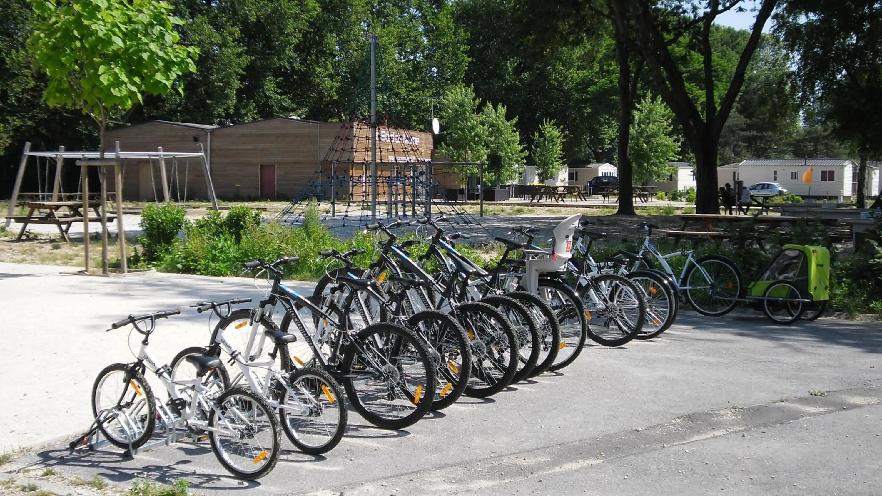 Cycling in Camping Paris-Est