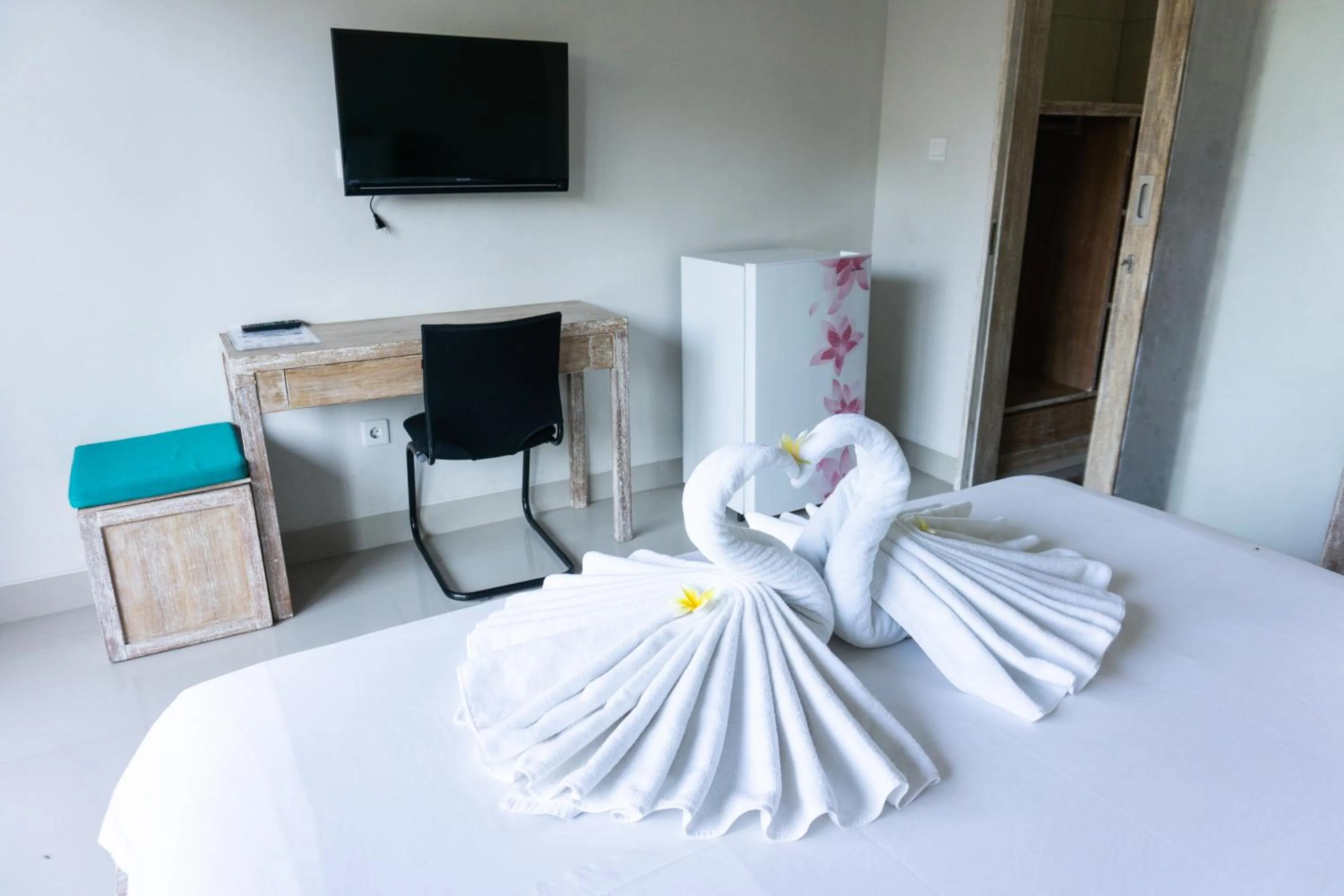 Communal lounge/ TV room, Bed in Matra Co Working & Co Living