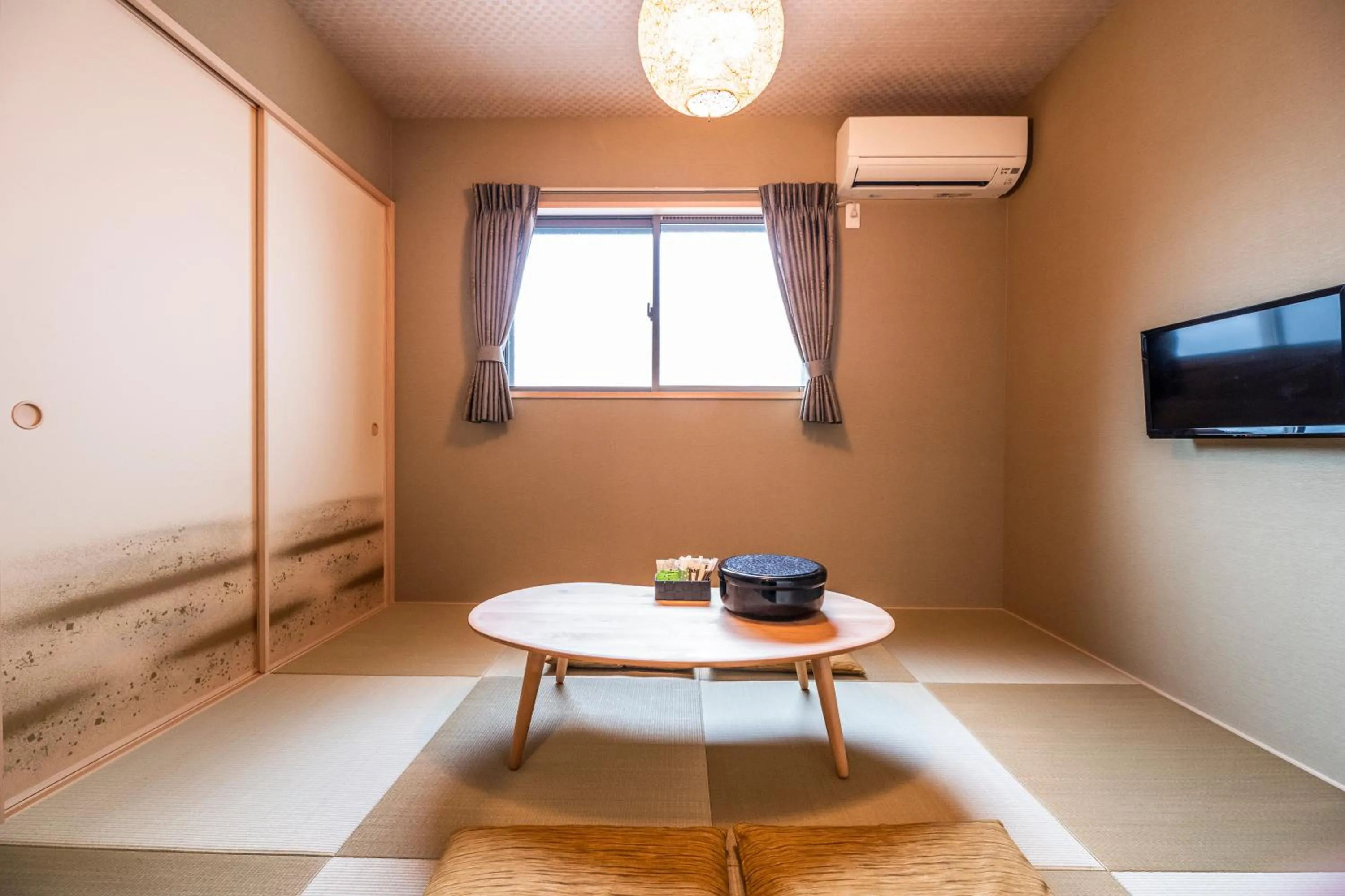 Photo of the whole room in KYOSTAY Iroha Toji Main
