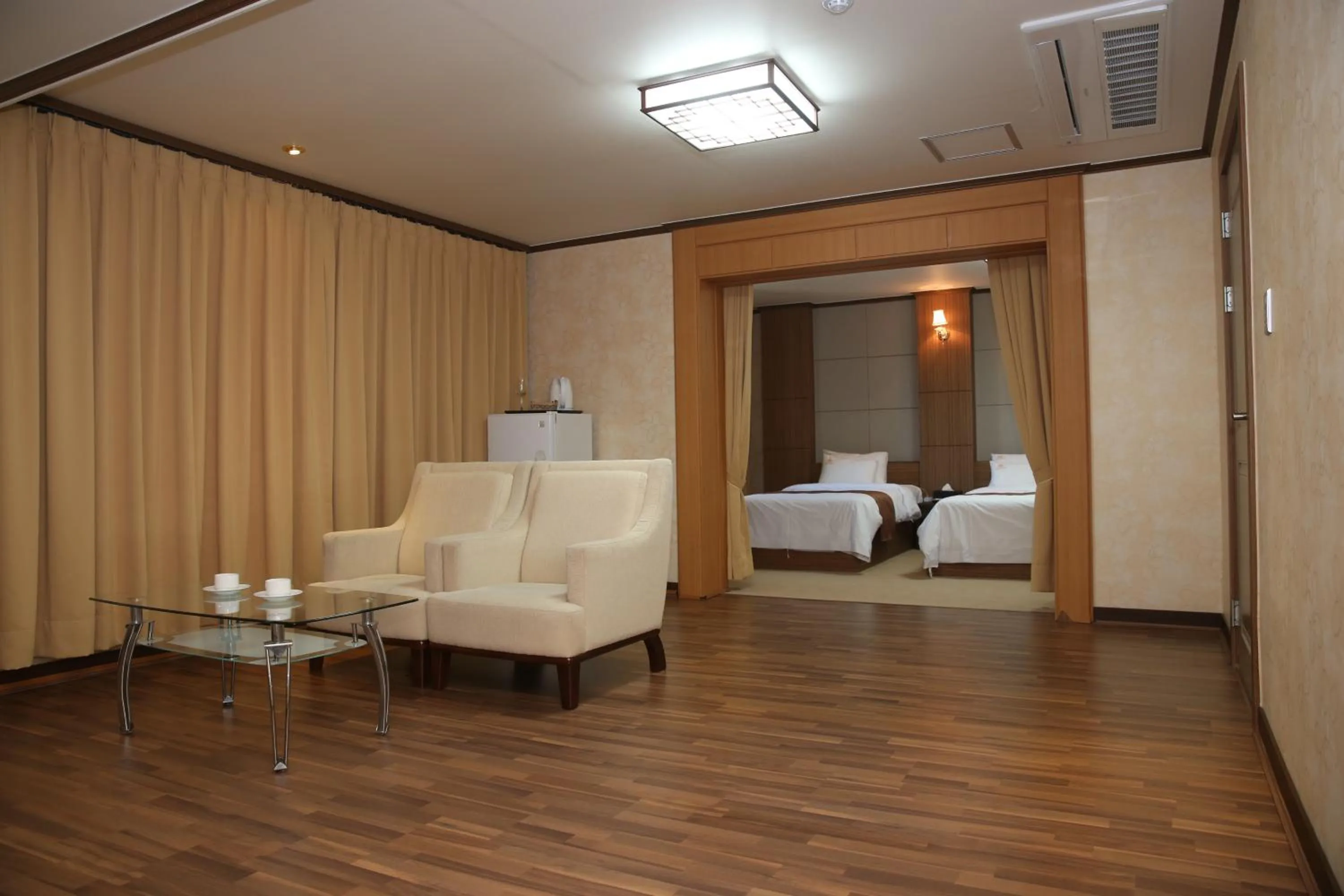 Living room, Bed in Uljin Grand Hotel