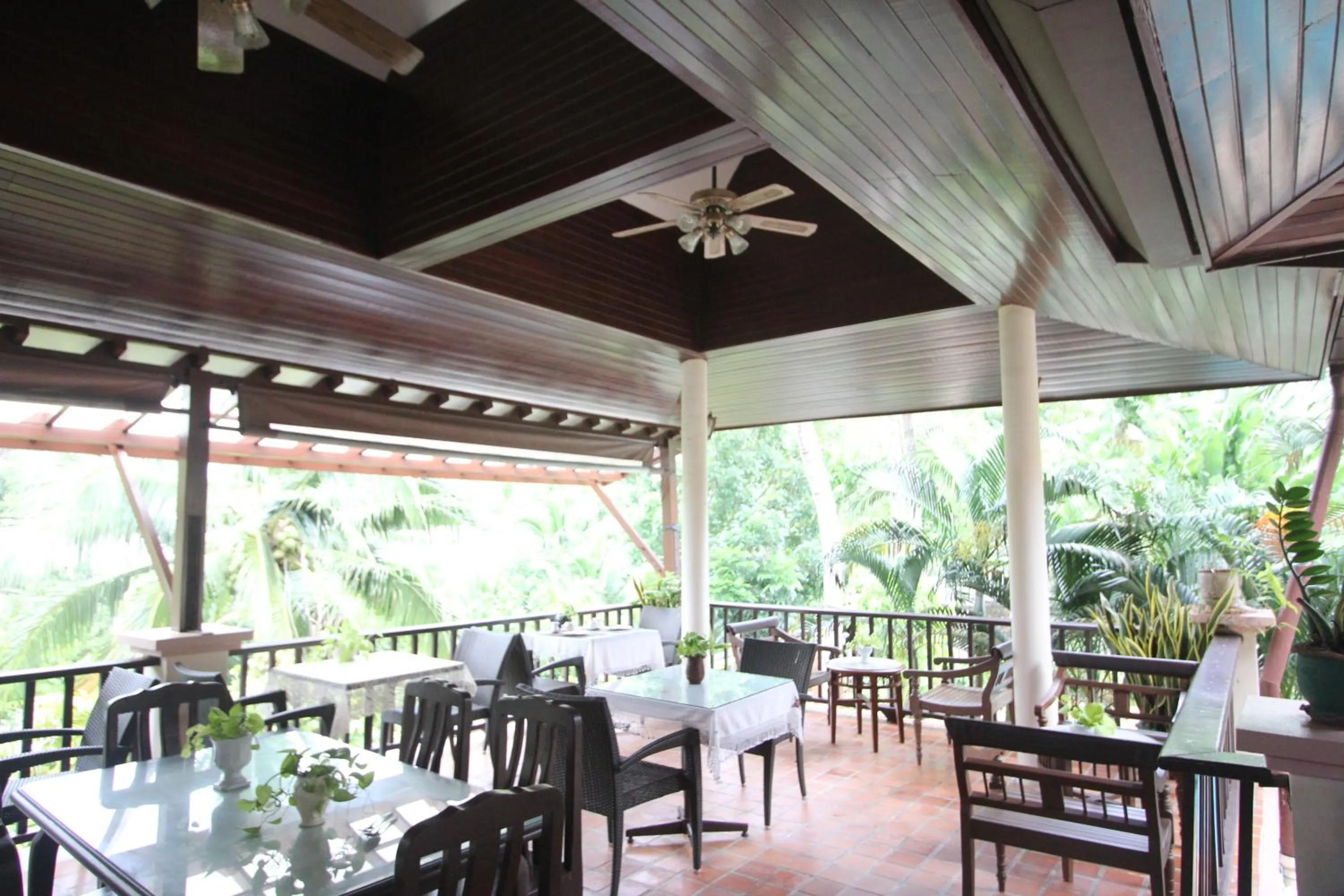 Restaurant/places to eat in Kata Interhouse Resort by Haii Collection