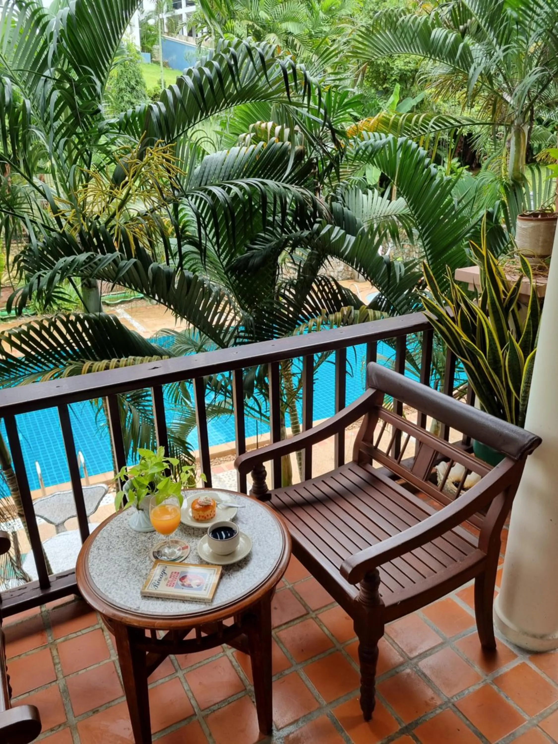 Restaurant/places to eat in Kata Interhouse Resort by Haii Collection