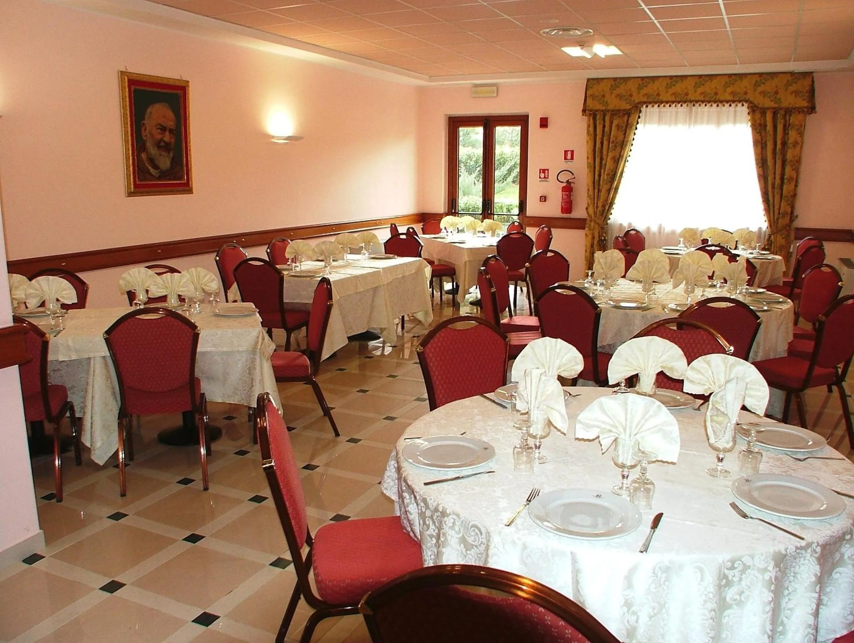 Restaurant/places to eat in Hotel Centro di Spiritualità Padre Pio