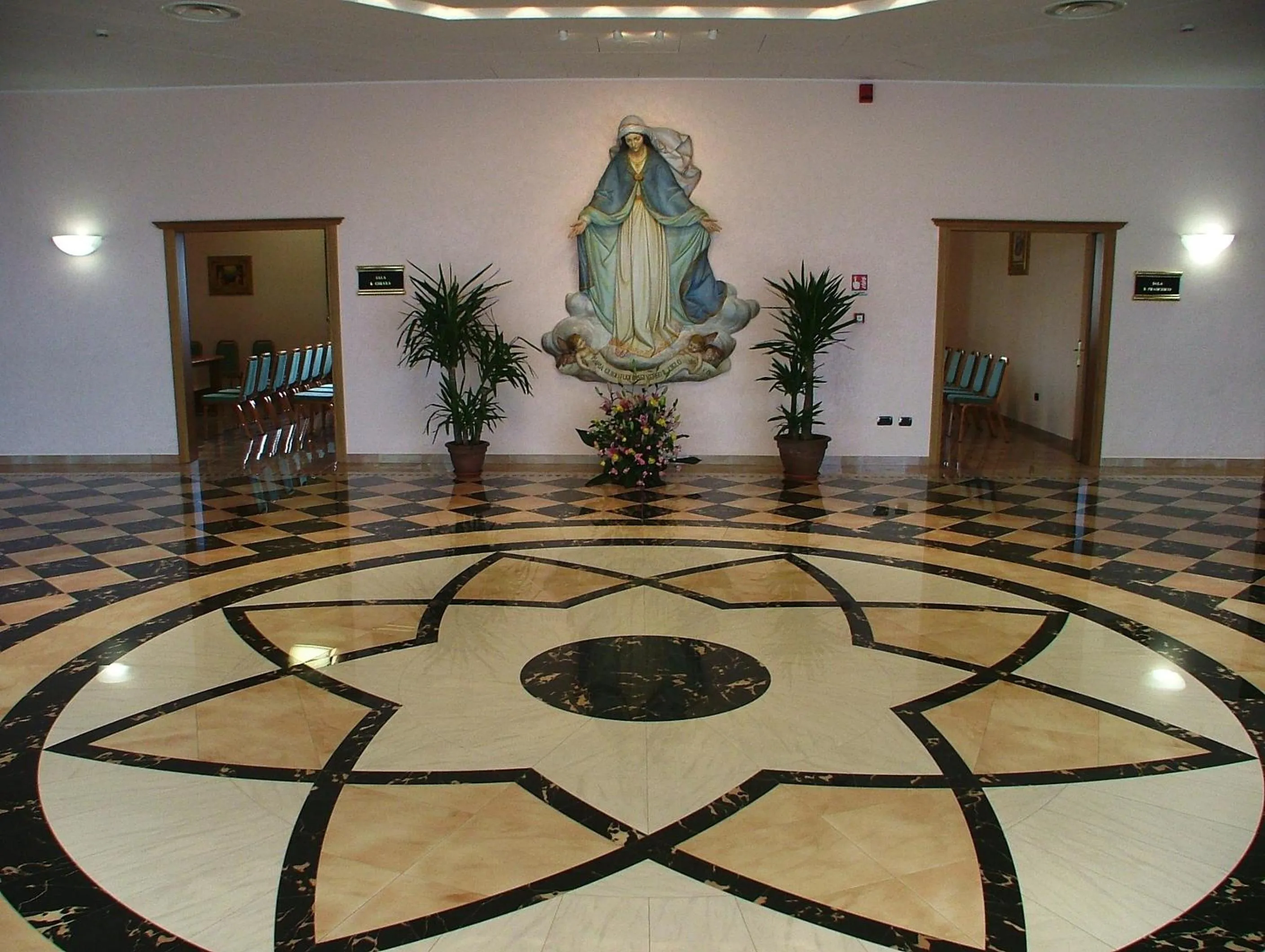 Lobby or reception in Hotel Centro di Spiritualità Padre Pio
