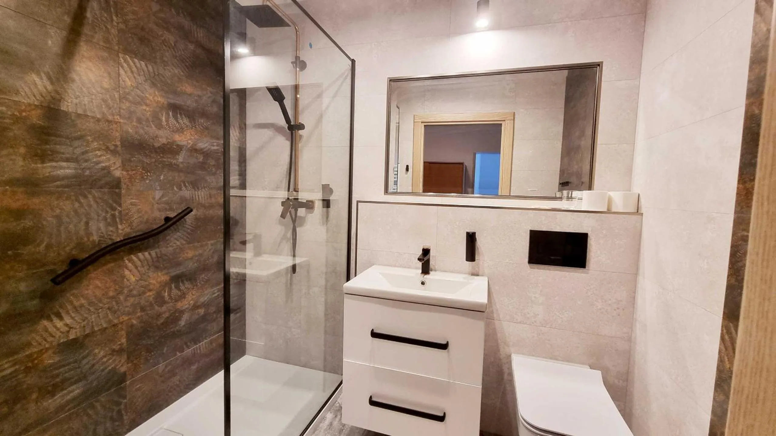 Shower in Hotel Kama Park