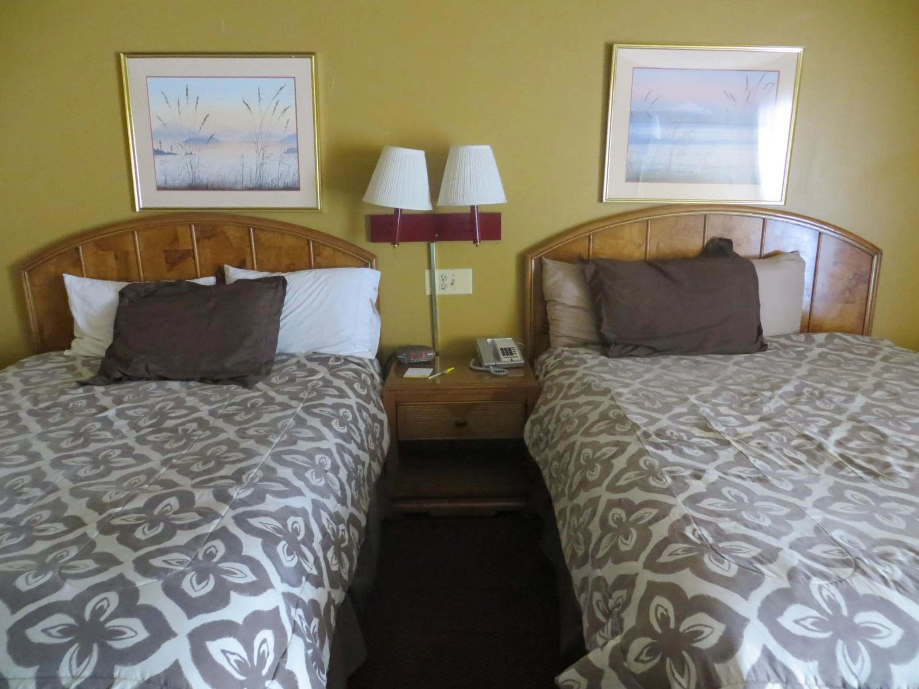 Bed in Days Inn by Wyndham Colorado Springs/Garden of the Gods