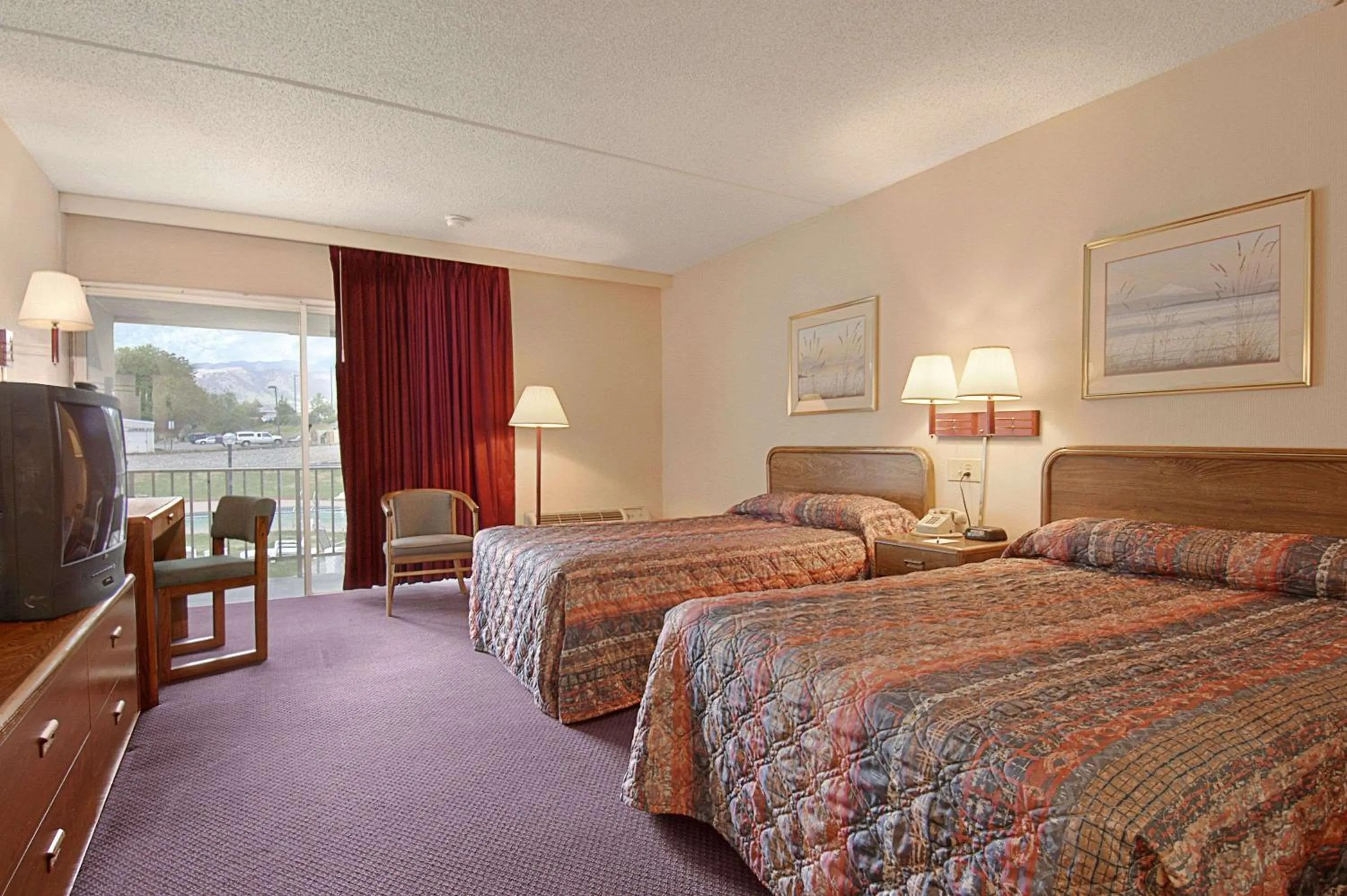 Photo of the whole room, Bed in Days Inn by Wyndham Colorado Springs/Garden of the Gods
