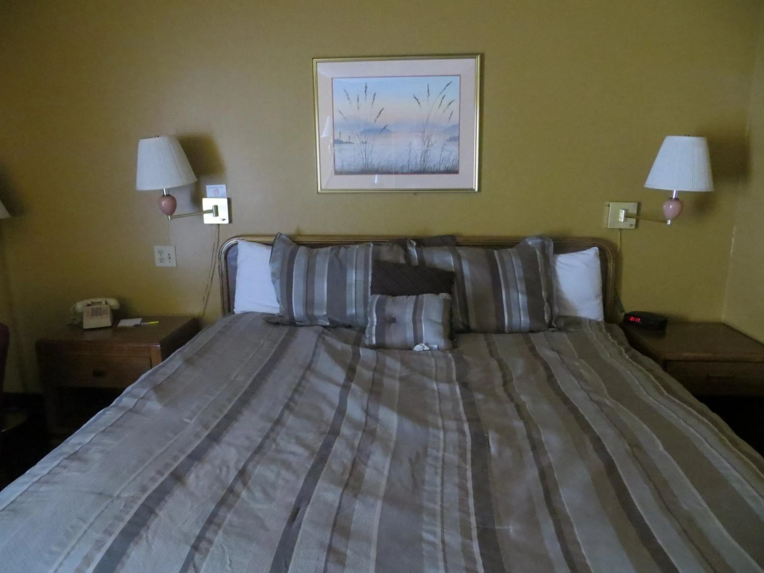 Bed in Days Inn by Wyndham Colorado Springs/Garden of the Gods