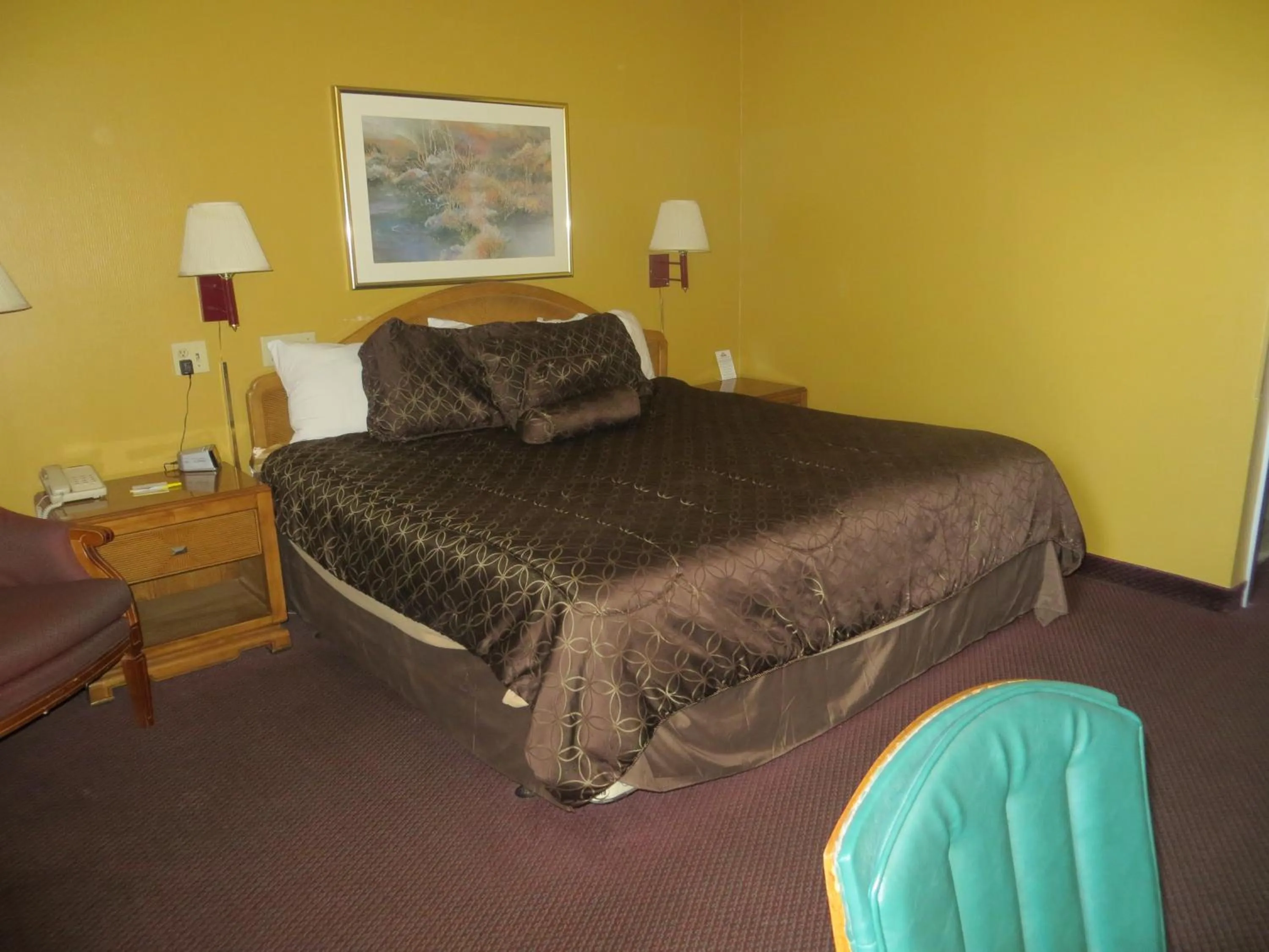 Bed in Days Inn by Wyndham Colorado Springs/Garden of the Gods