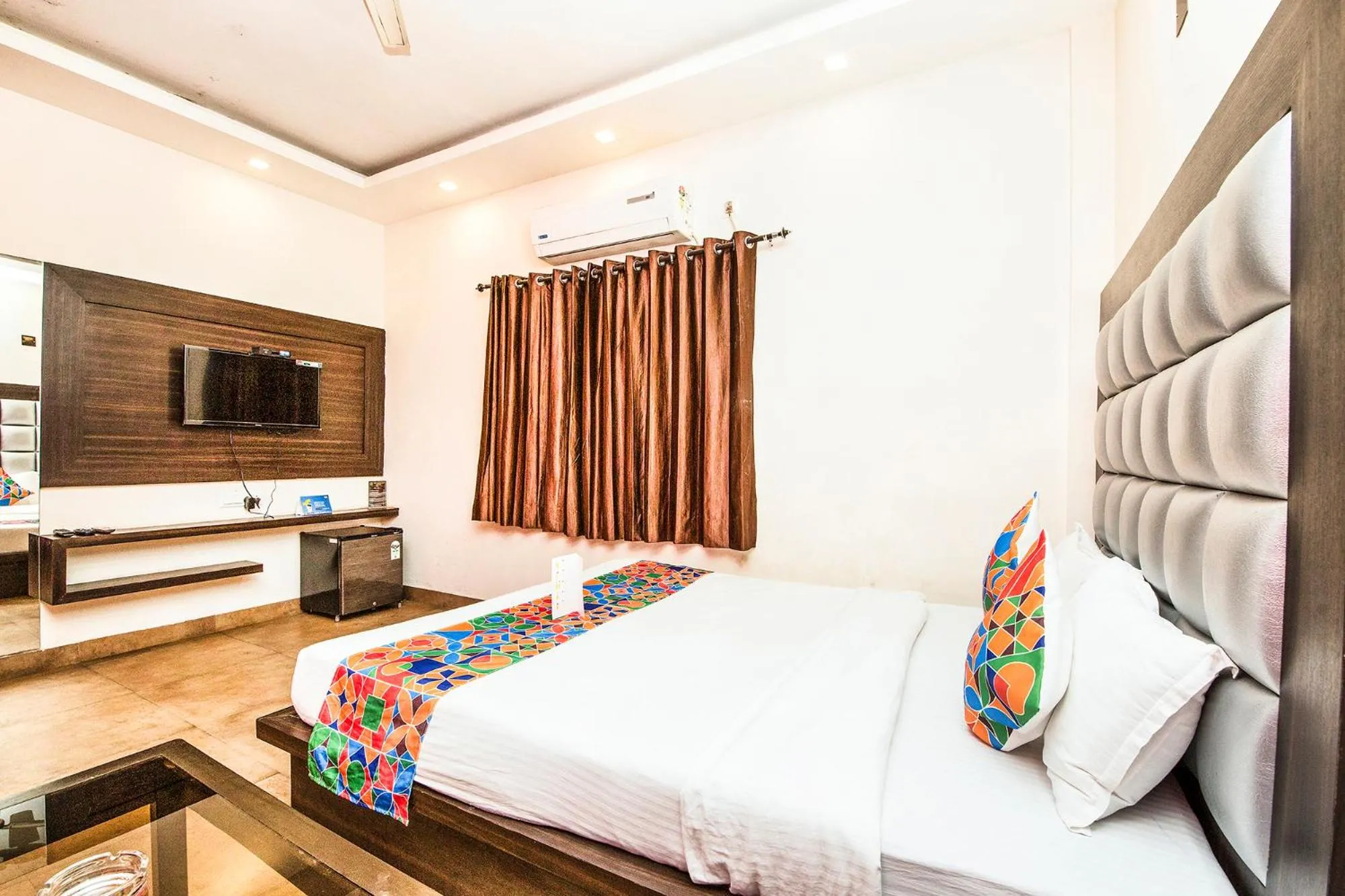 Bedroom, Bed in FabHotel De Sivalika - 500m from Belur Math