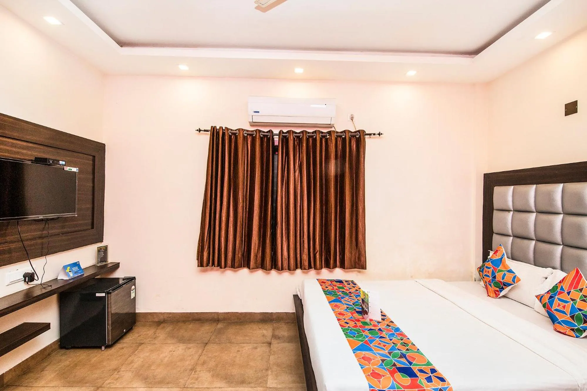 Bedroom, Bed in FabHotel De Sivalika - 500m from Belur Math