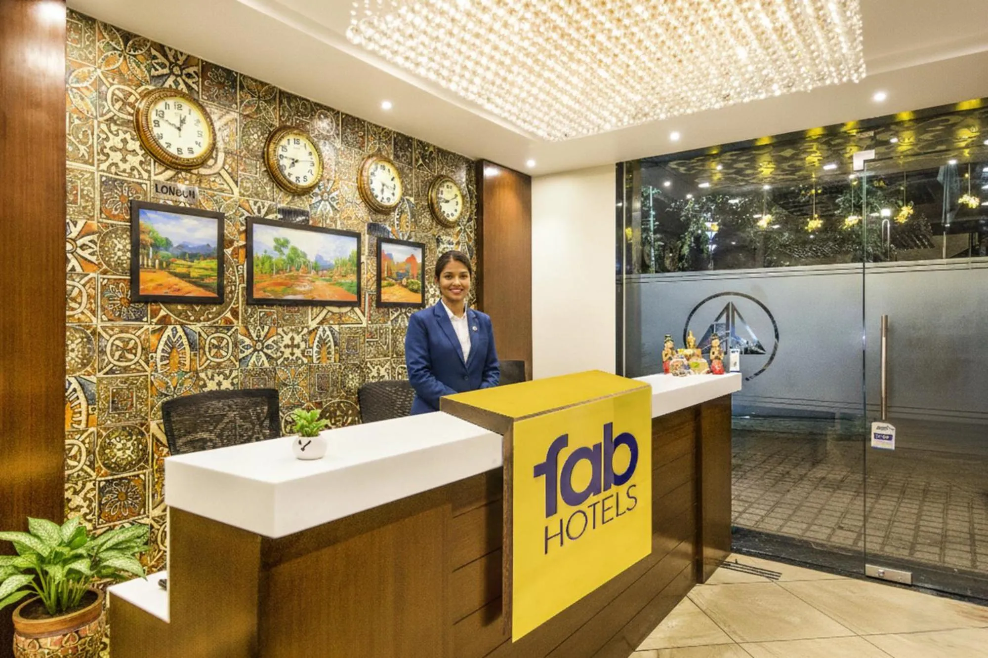 Lobby or reception in FabHotel De Sivalika - 500m from Belur Math