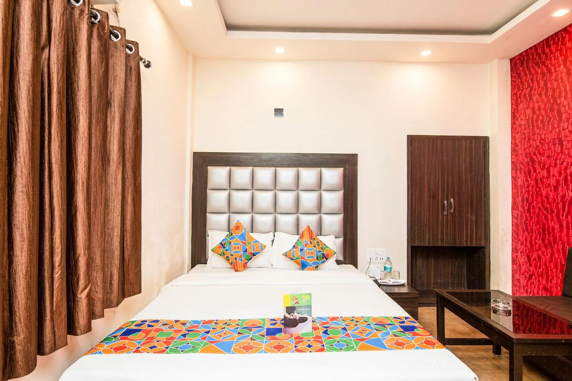 Bedroom, Bed in FabHotel De Sivalika - 500m from Belur Math
