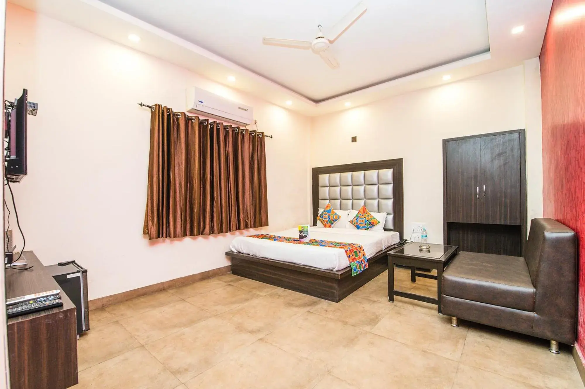 Superior Double Room - single occupancy in FabHotel De Sivalika - 500m from Belur Math Superior Double Room - single occupancy in FabHotel De Sivalika - 500m from Belur Math