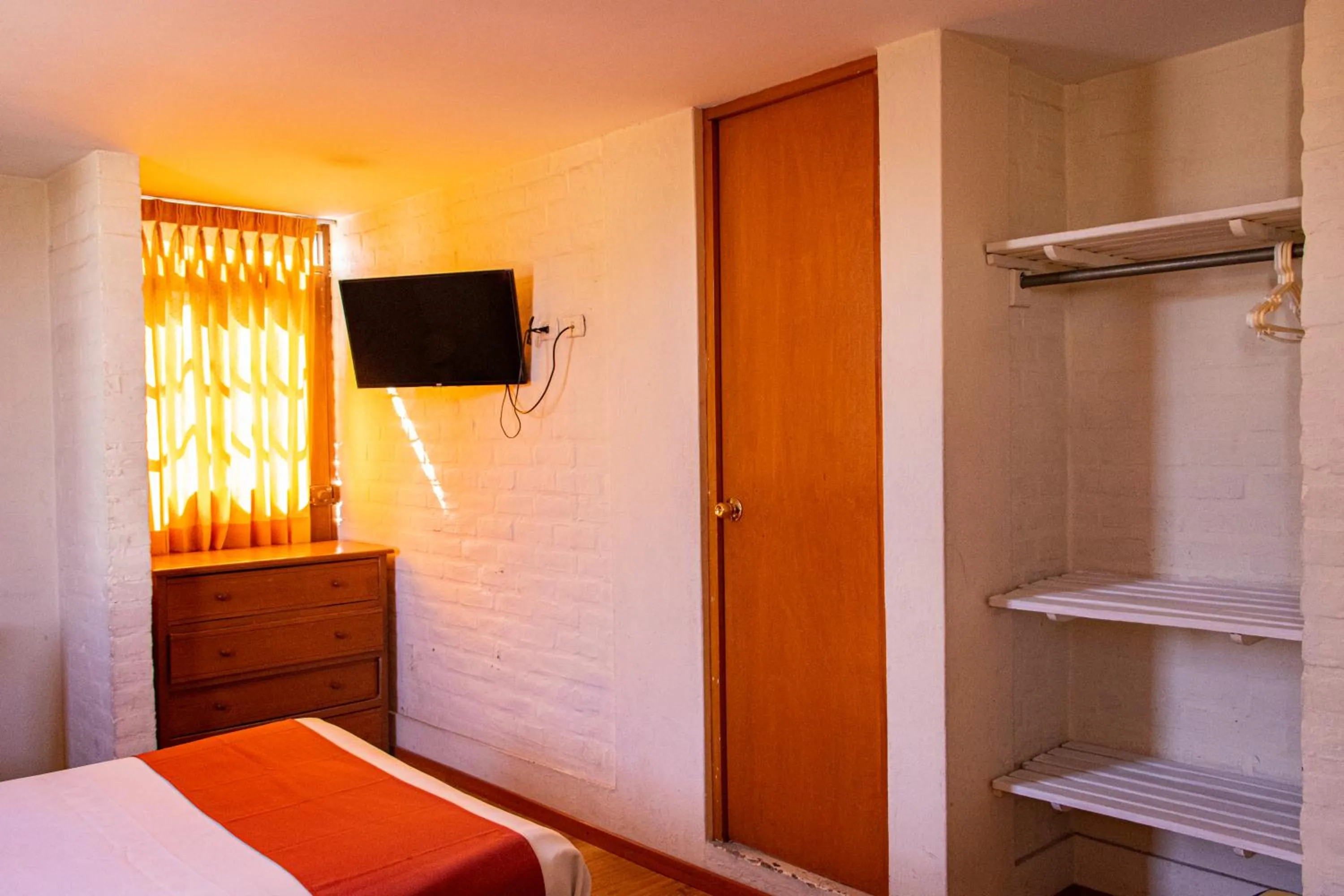 TV and multimedia, Bed in Hotel La Posada de Ugarte