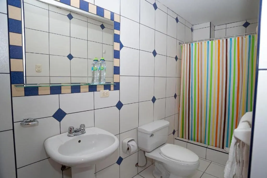 Bathroom in Hotel La Posada de Ugarte