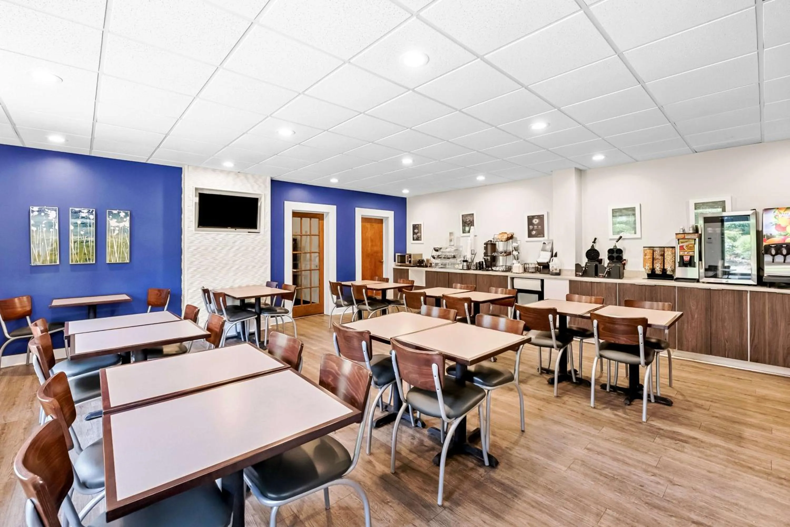 Breakfast in SureStay Plus Hotel by Best Western Southern Pines Pinehurst