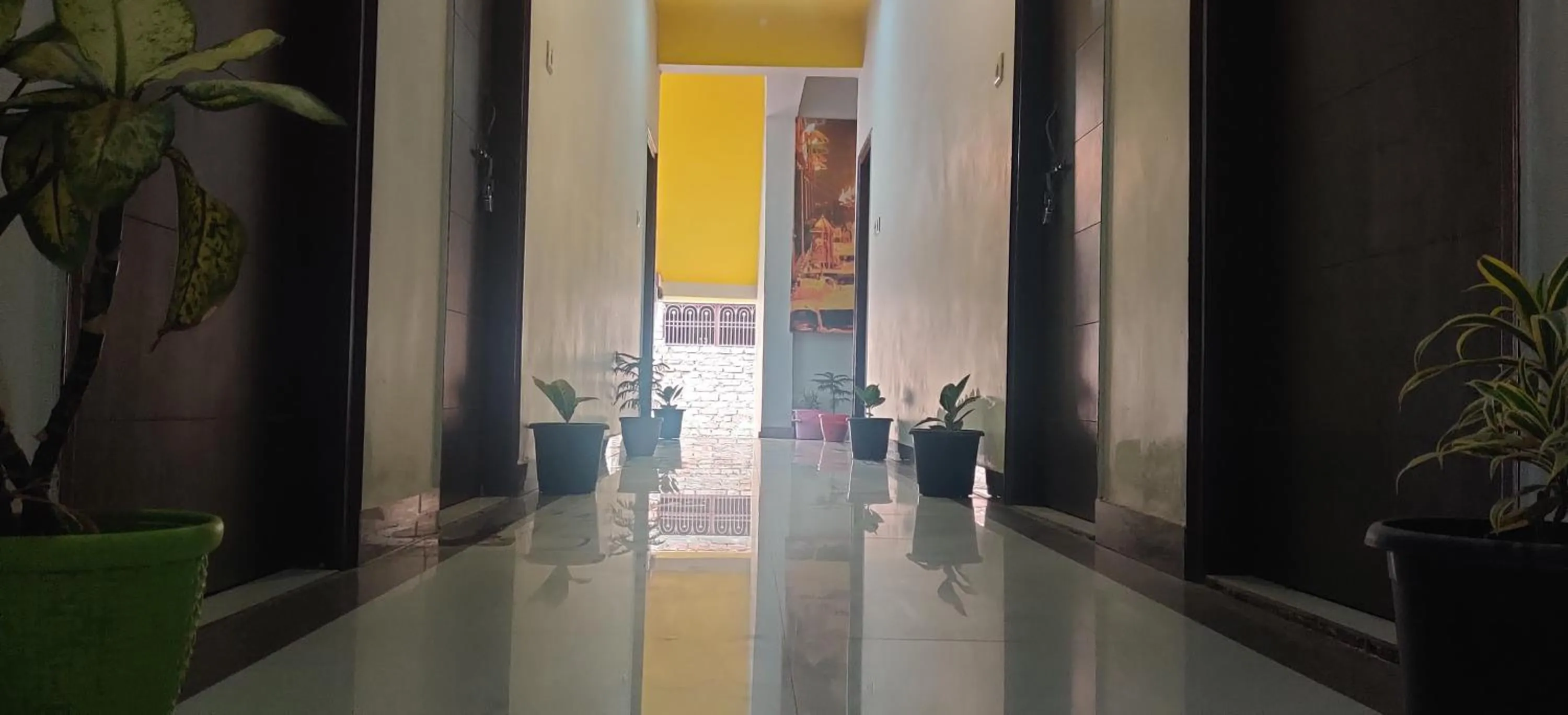 Lobby or reception in The White Canyon