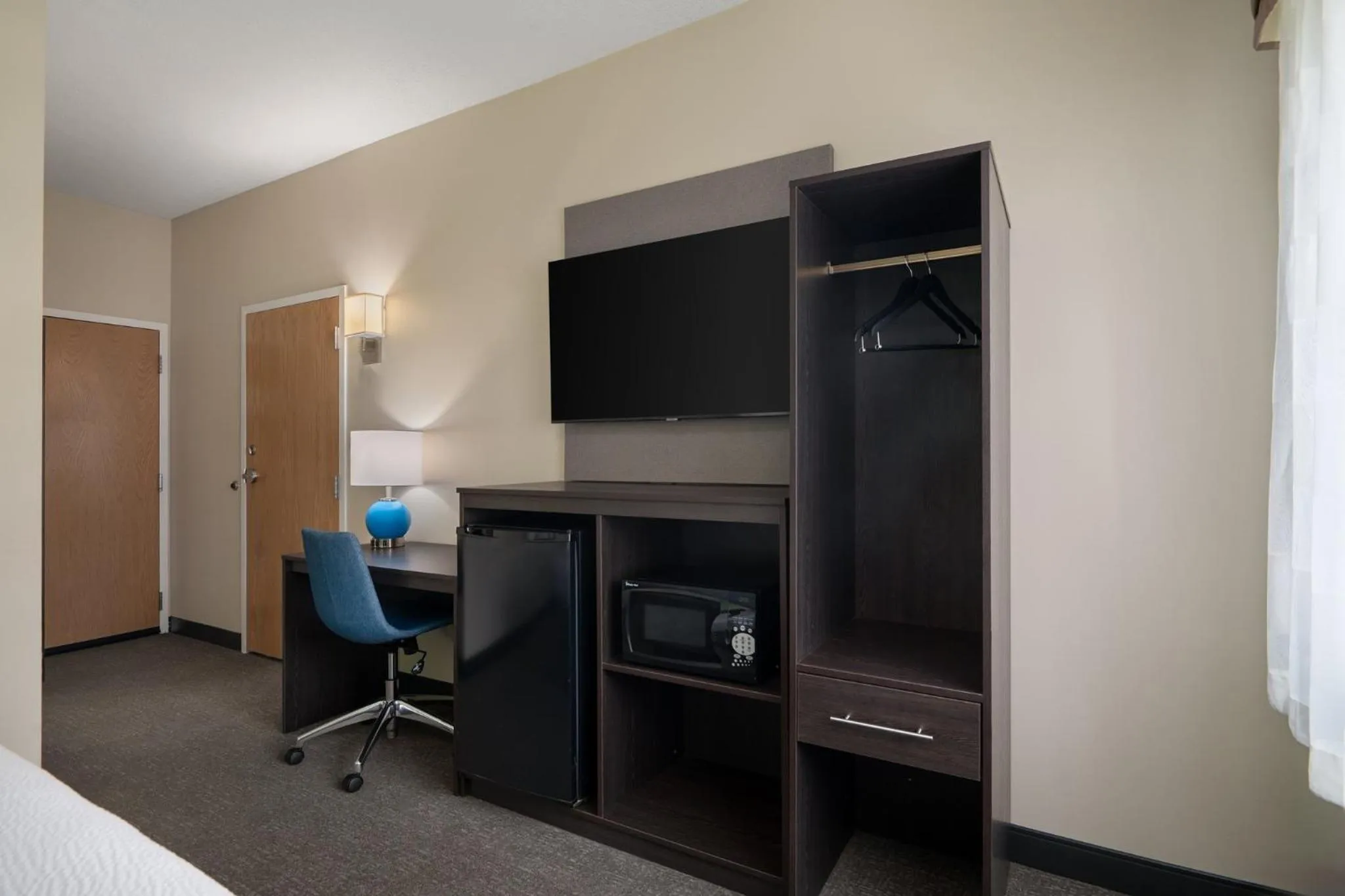 Photo of the whole room in Garner Hotel Londonderry - Manchester by IHG