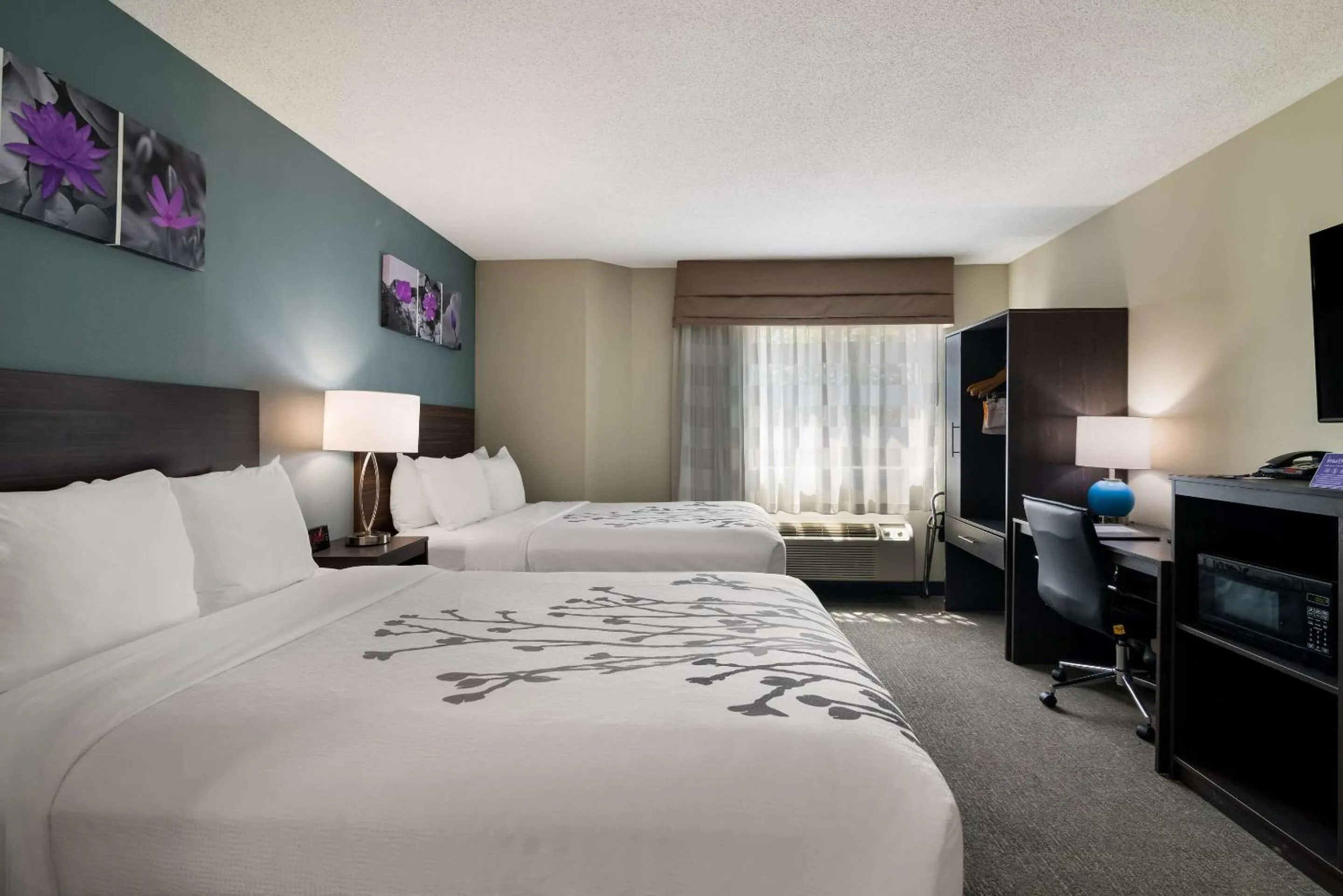 Bedroom, Bed in Garner Hotel Londonderry - Manchester by IHG