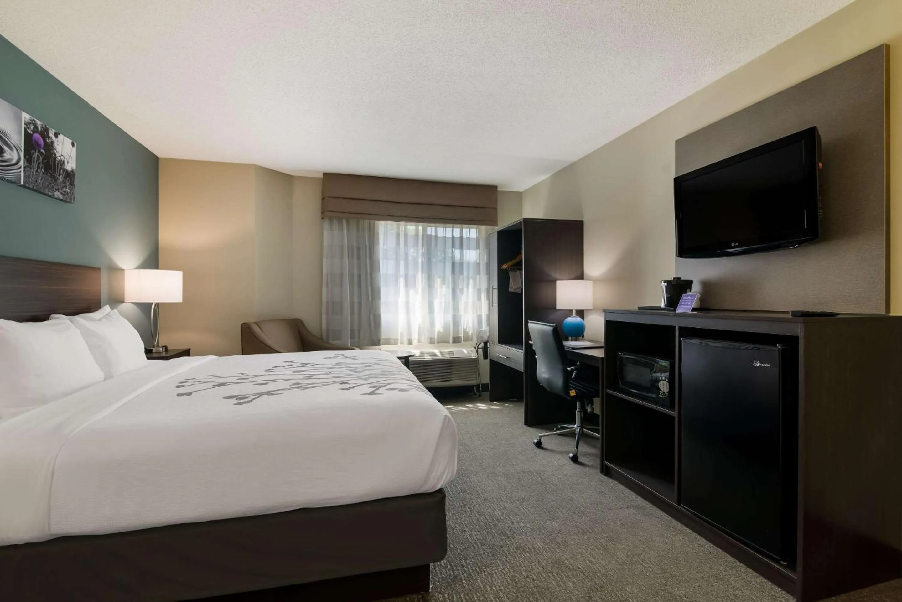 Bedroom, Bed in Garner Hotel Londonderry - Manchester by IHG